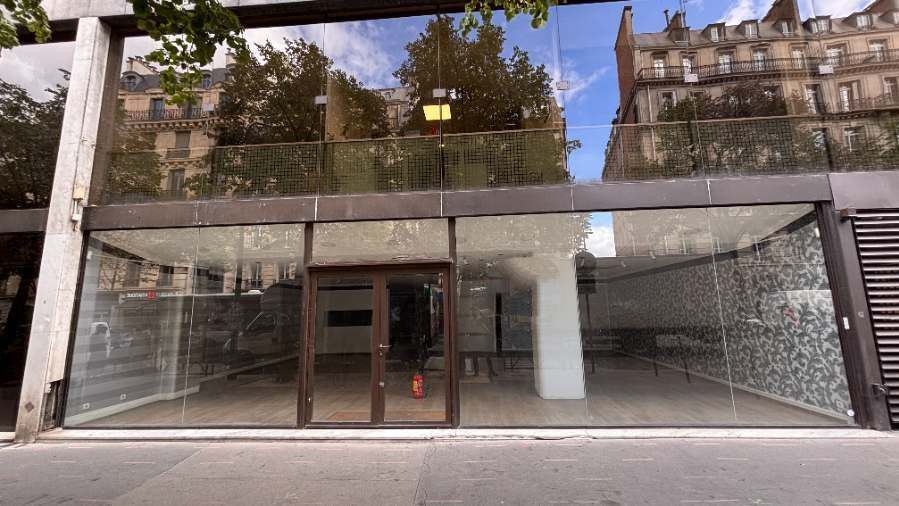 Location pure Local commercial 137 m² Paris - 2