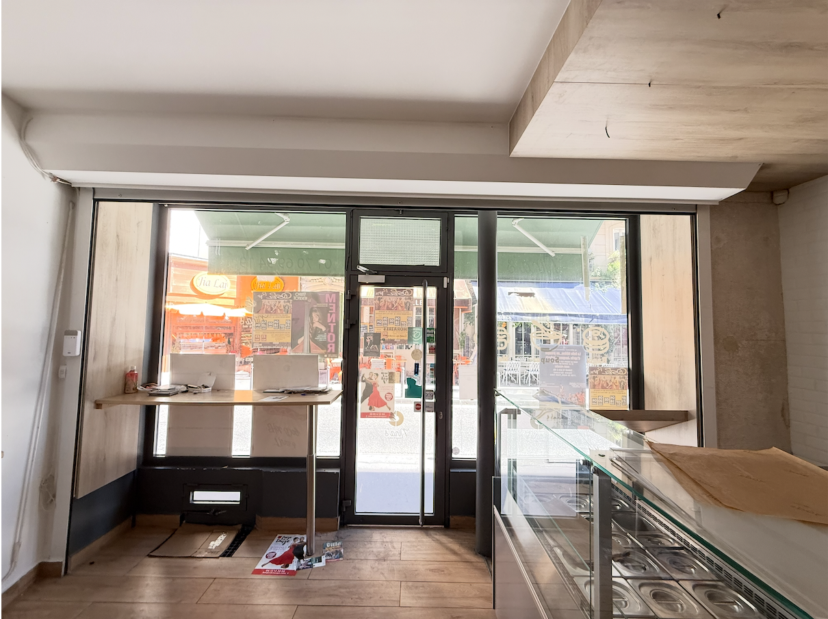 Location pure Local commercial 54 m² Paris 17e - 2