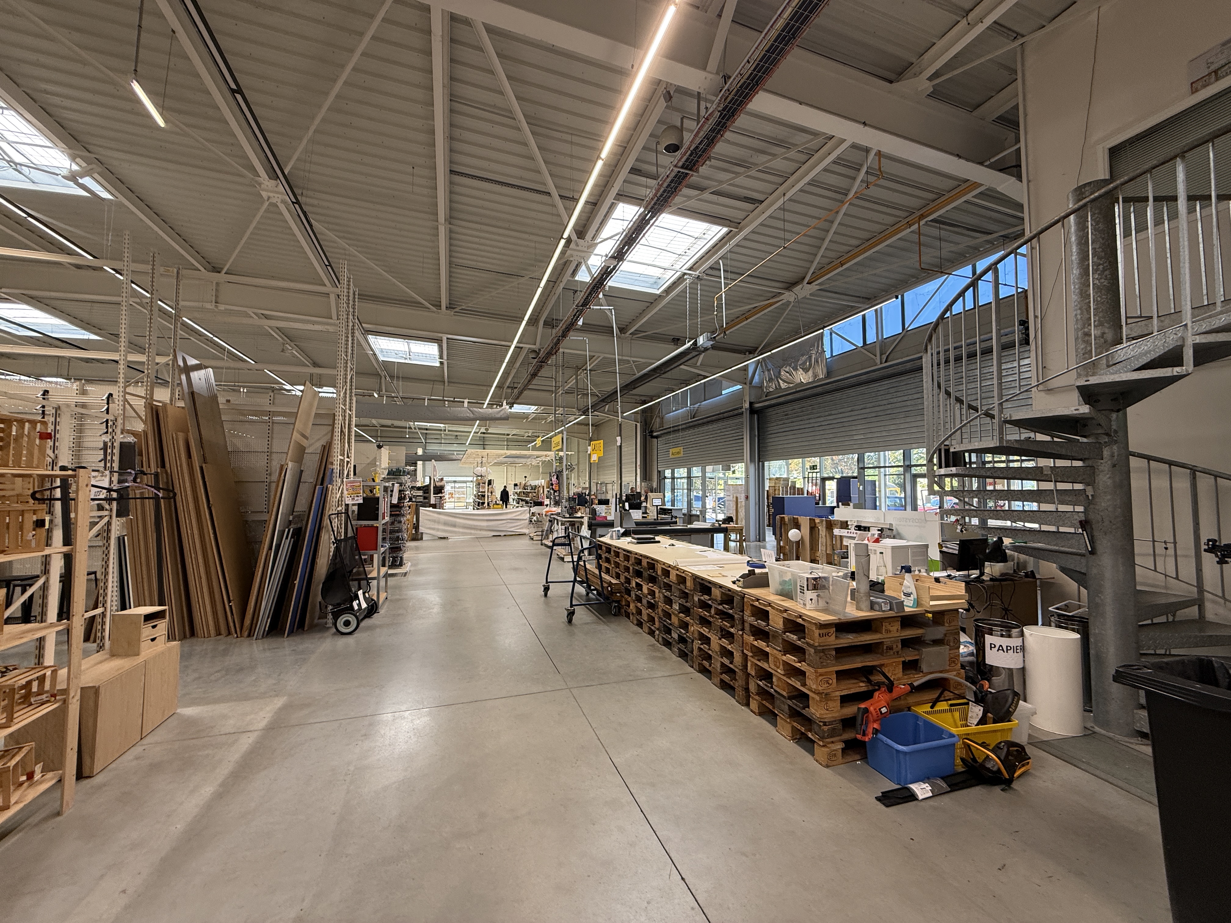 Location pure Local commercial 3 253 m² Roanne - 9