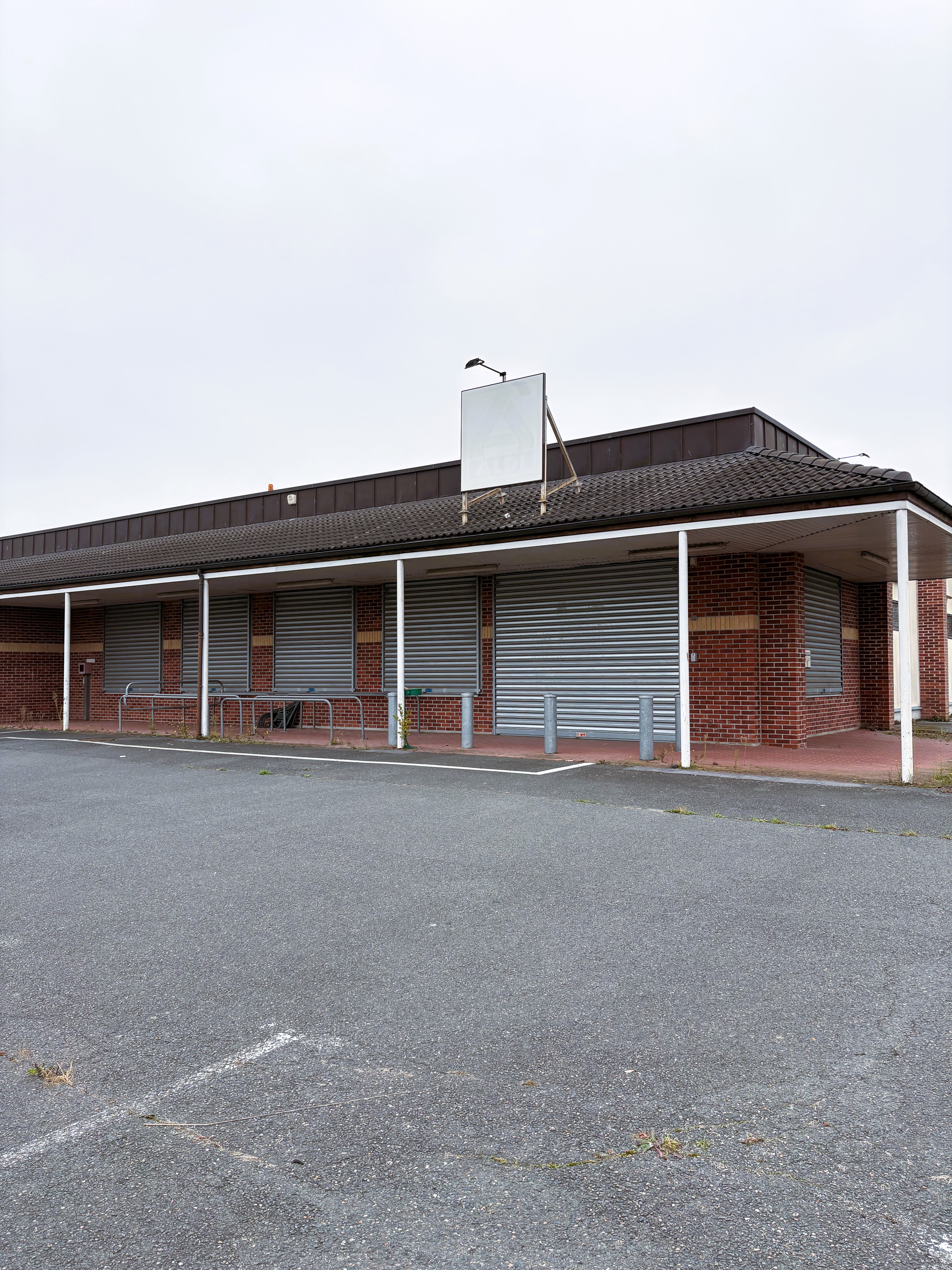 Location pure Local commercial 810 m² Roye - 2
