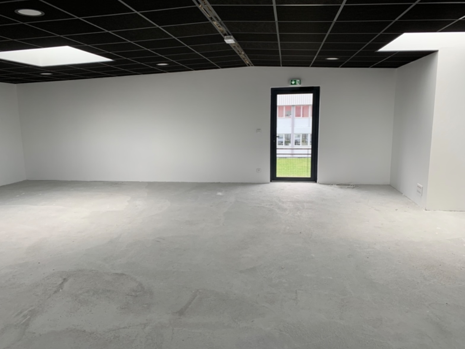 Location pure Local commercial 275 m² Saint-Herblain