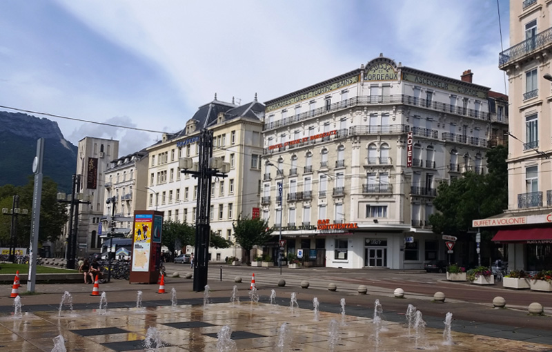 Location avec droit d'entrée Local commercial 220 m² Grenoble