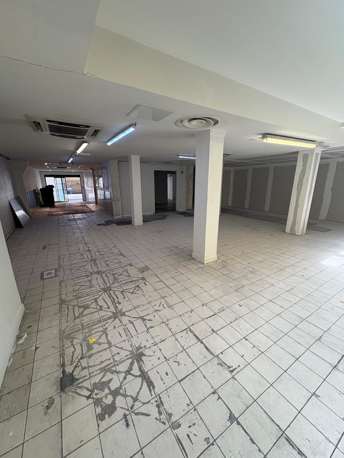 Location pure Local commercial 380 m² Levallois-Perret - 2