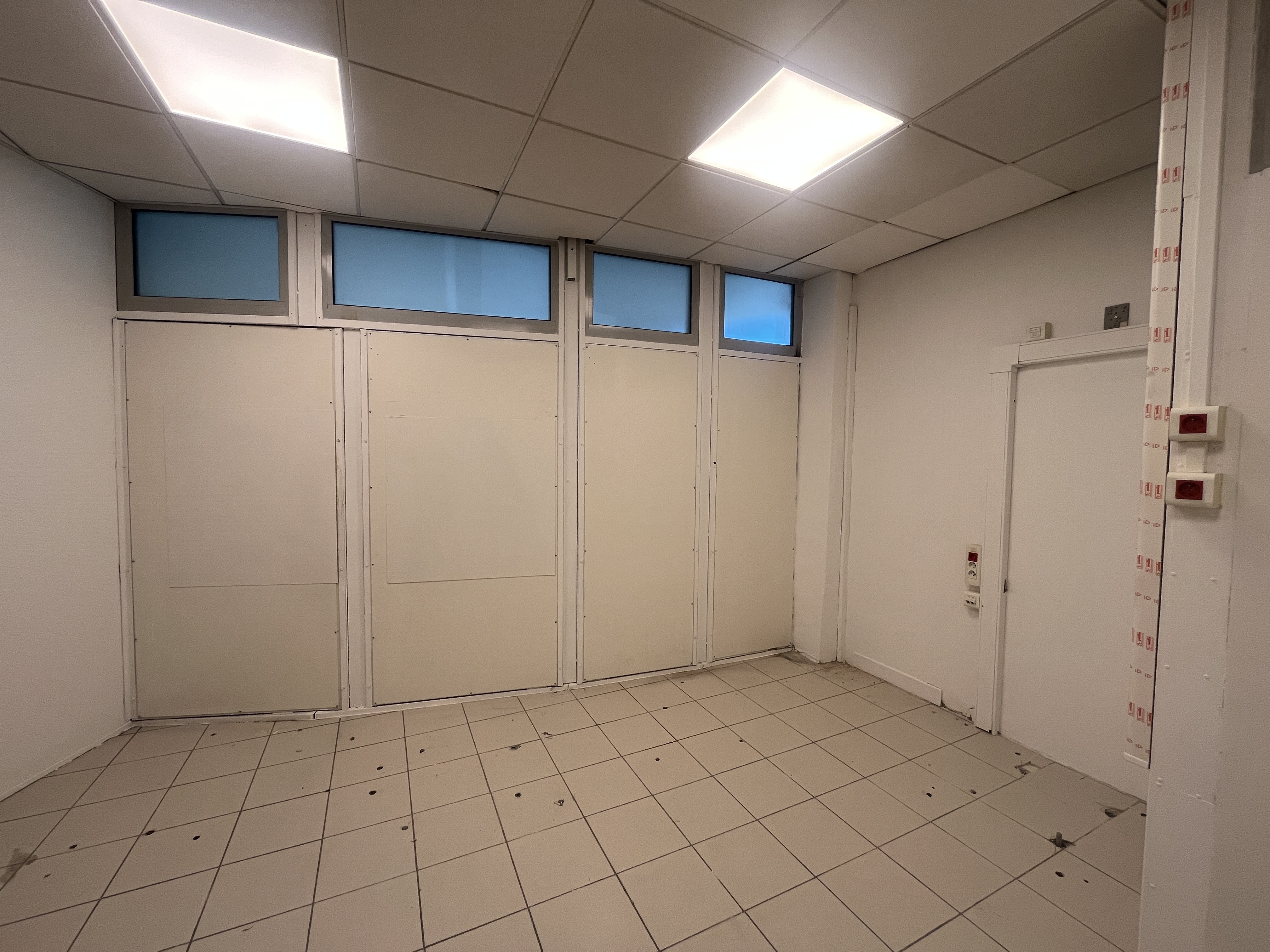 Location pure Local commercial 166 m² Cagnes-sur-Mer - 3