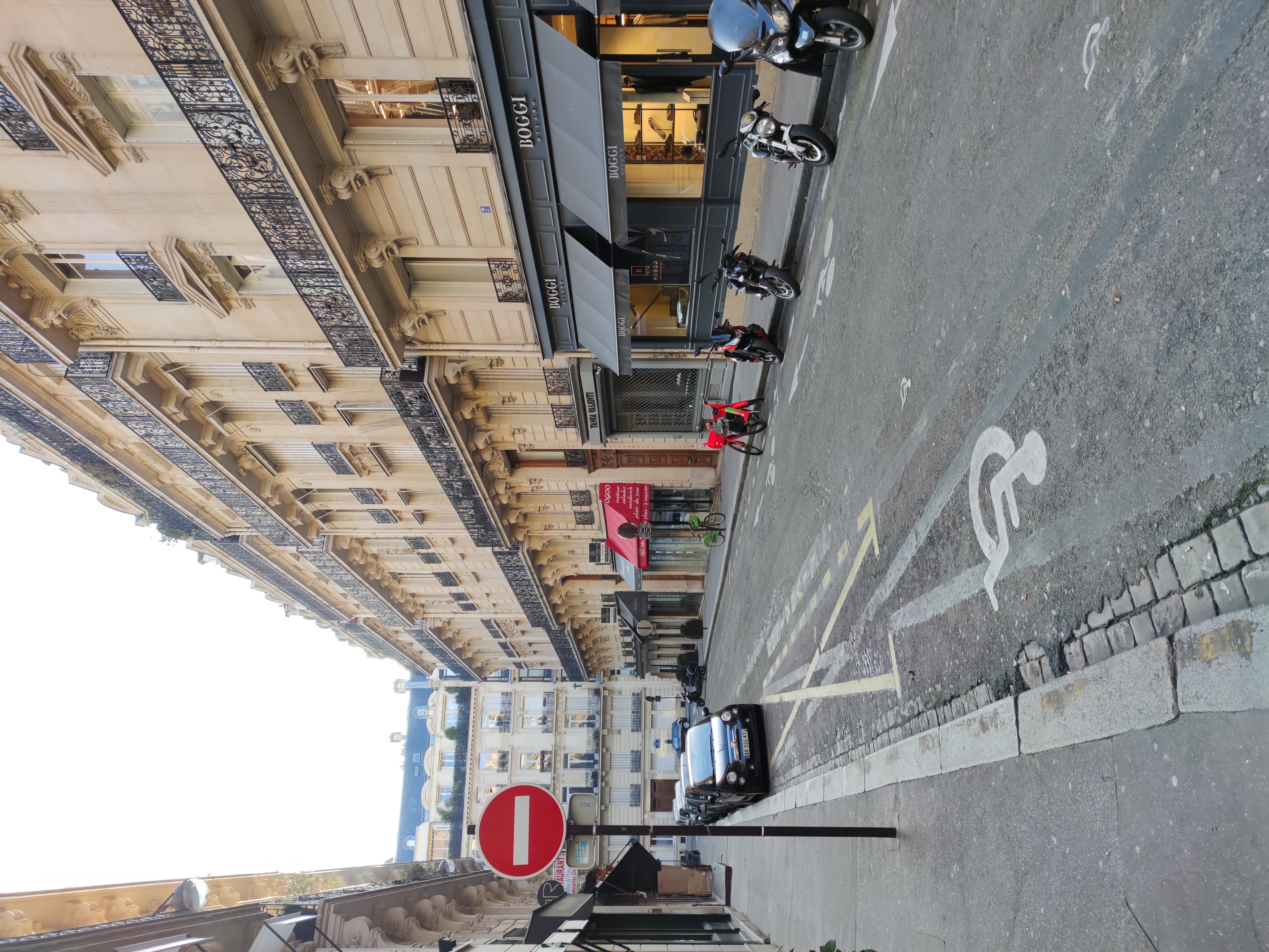 Location avec droit d'entrée Local commercial 70 m² Paris 8e