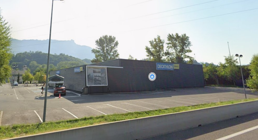 Location pure Local commercial 1 186 m² Chambéry