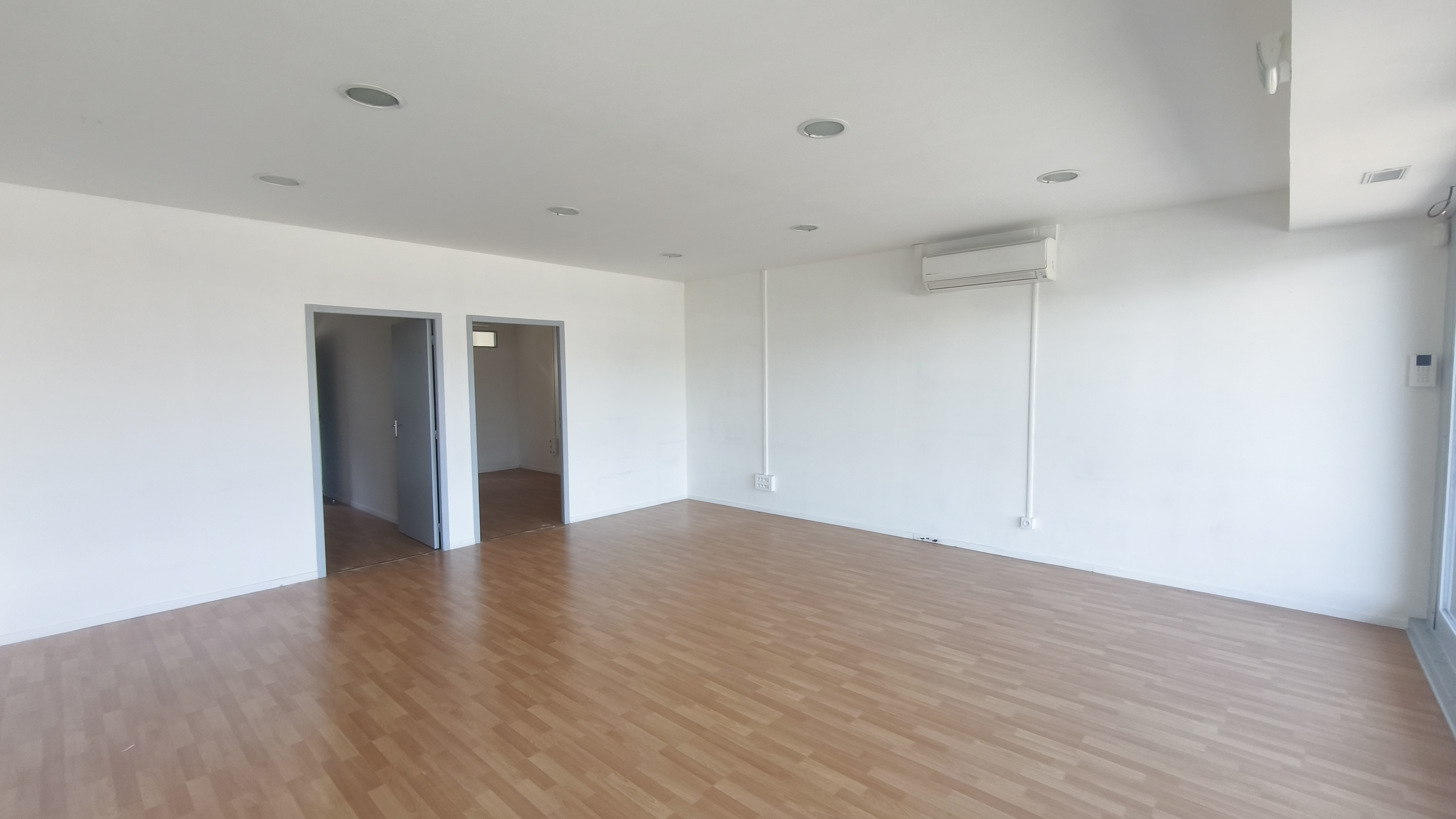 Location pure Local commercial 127 m² Besançon - 2