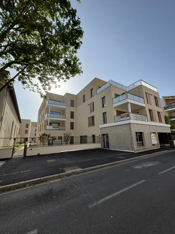 Location pure Local commercial 70 m² Craponne