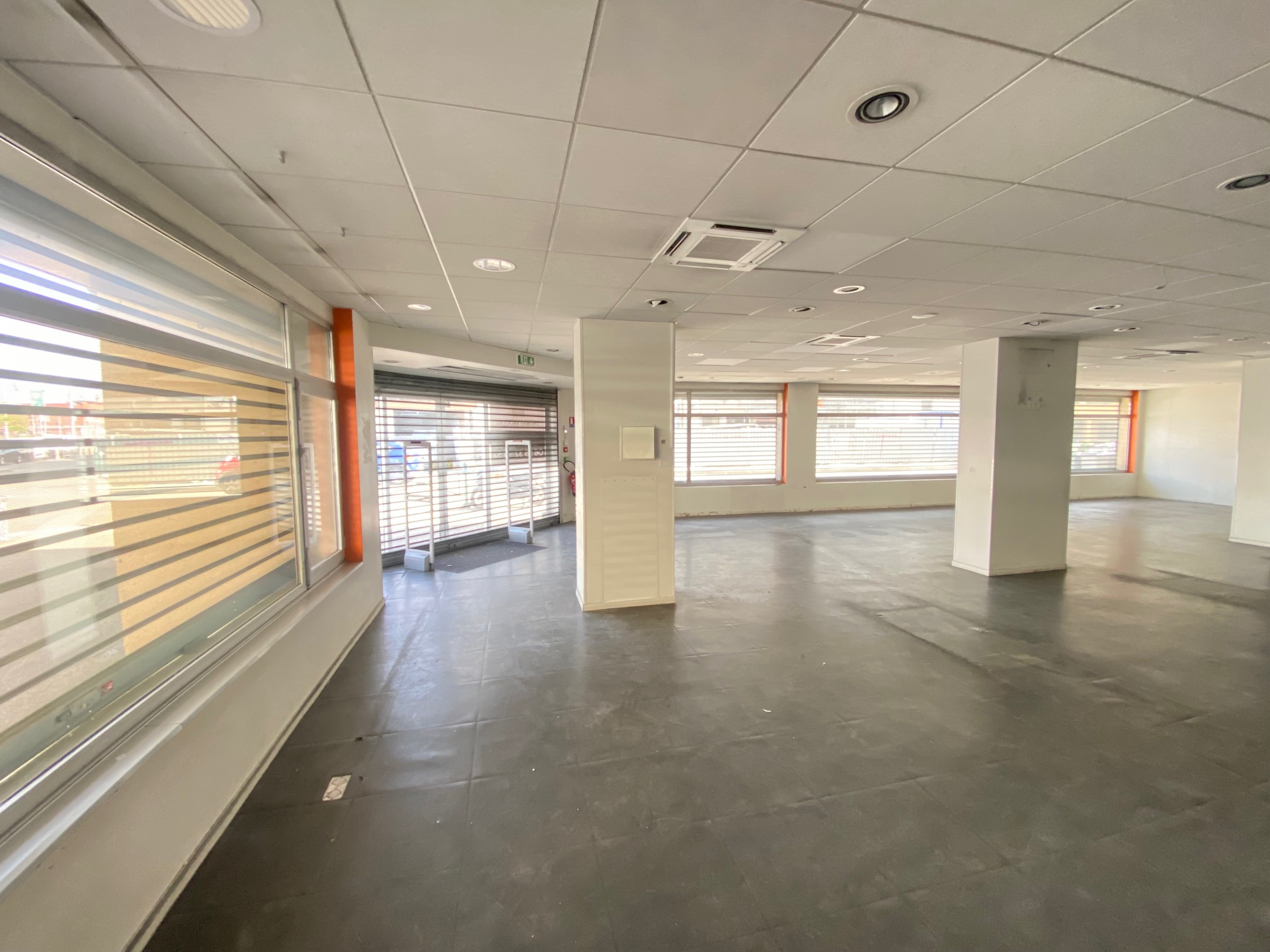 Location pure Local commercial 380 m² Annemasse - 3