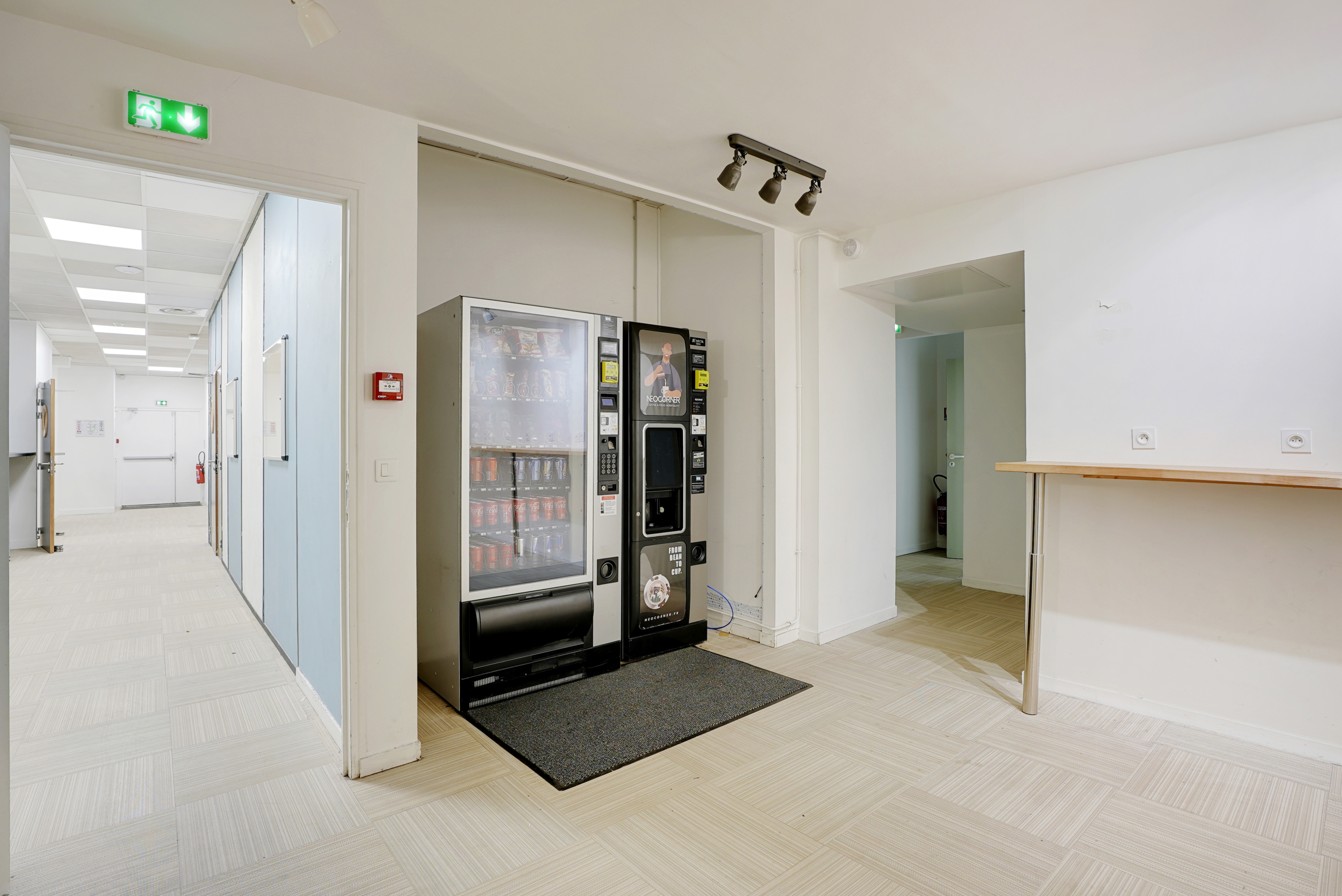 Location pure Local commercial 550 m² Paris - 8