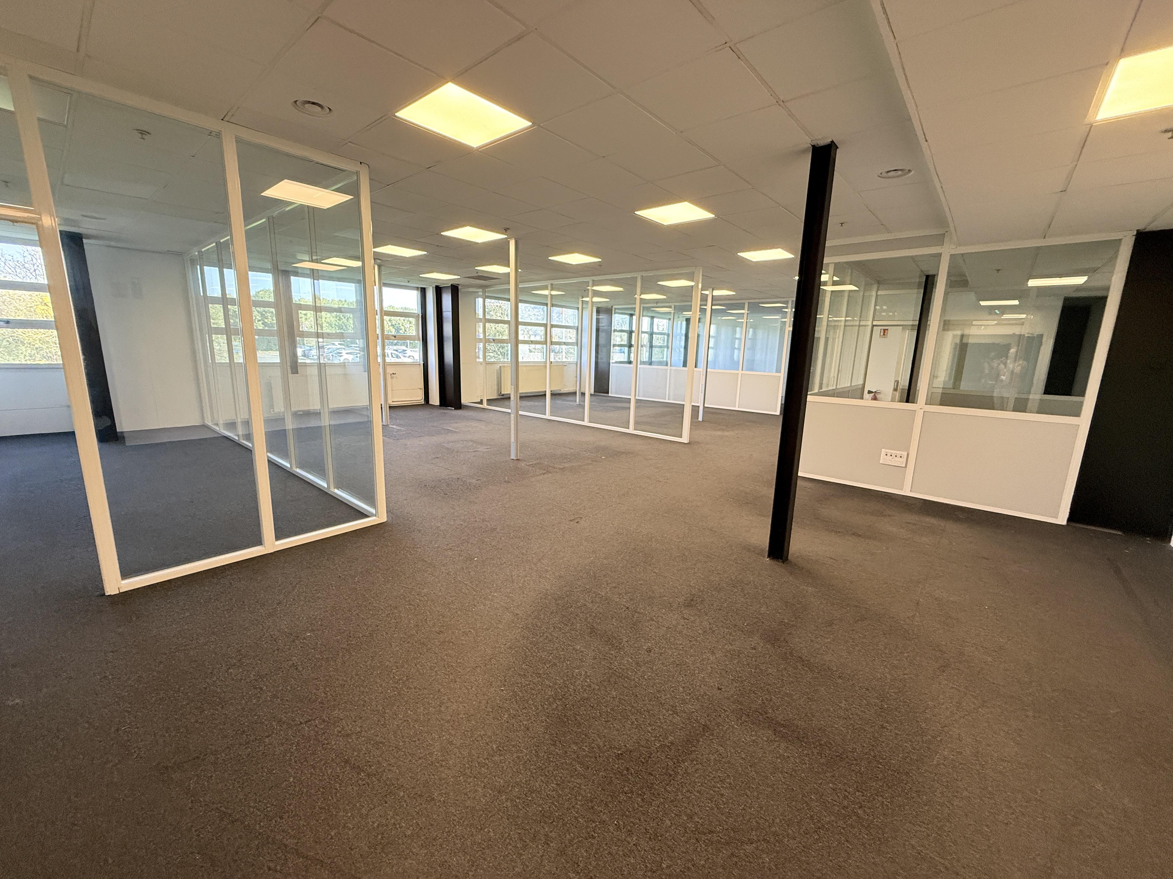 Location Entrepôt 3 740 m² Louvres - 2