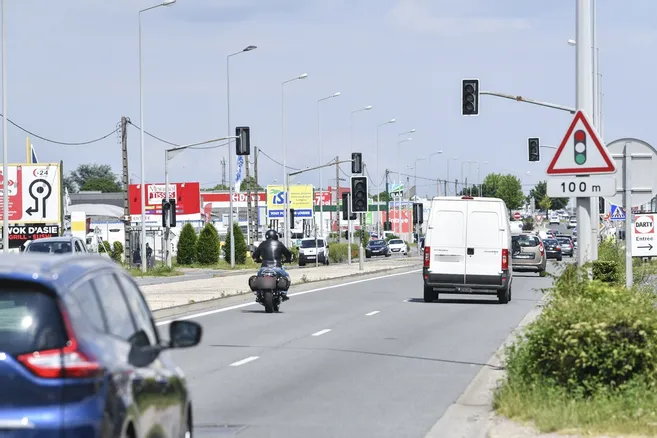 Location pure Local commercial 1 700 m² Bourges