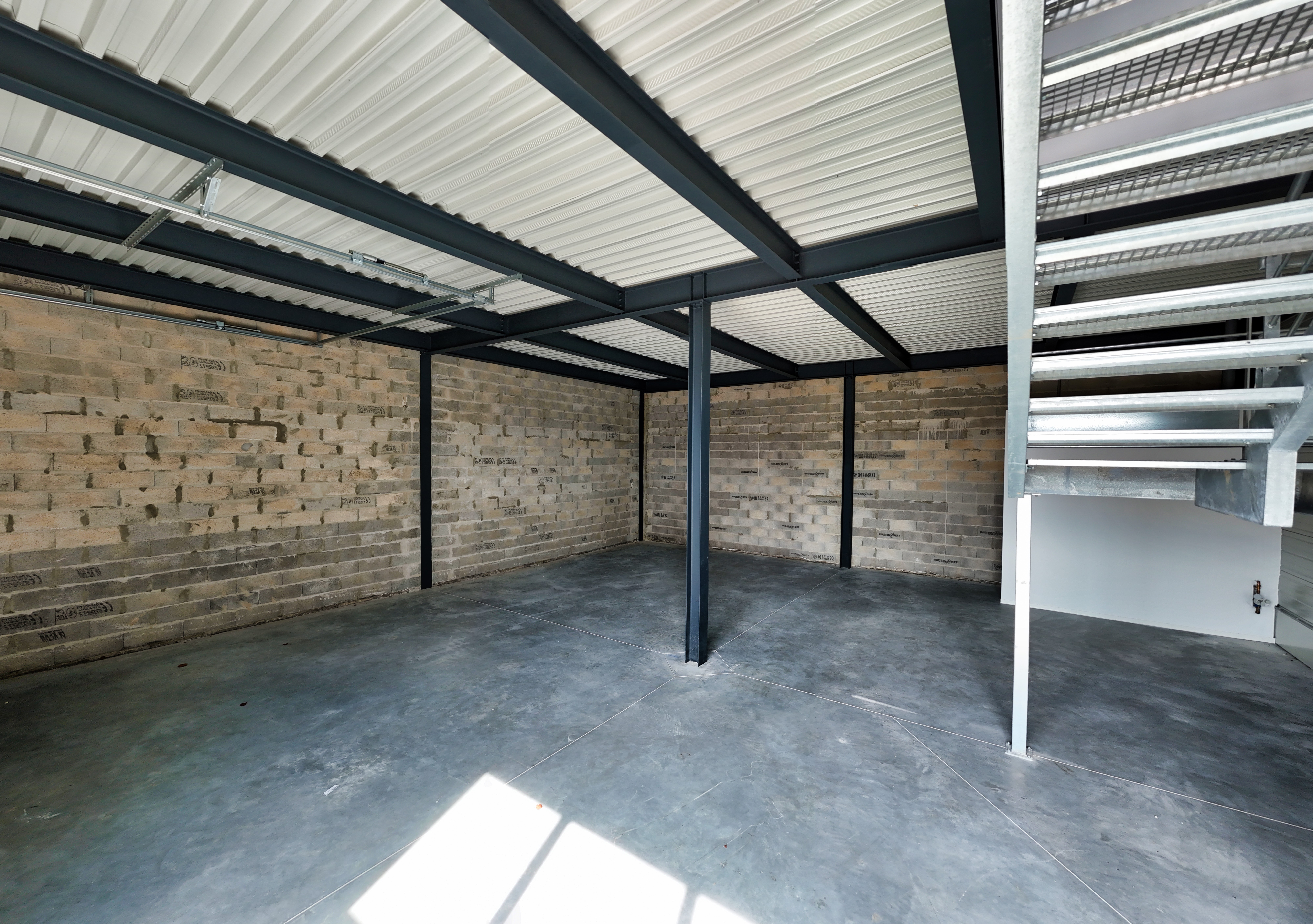 Location Entrepôt 249 m² Artigues-près-Bordeaux - 2