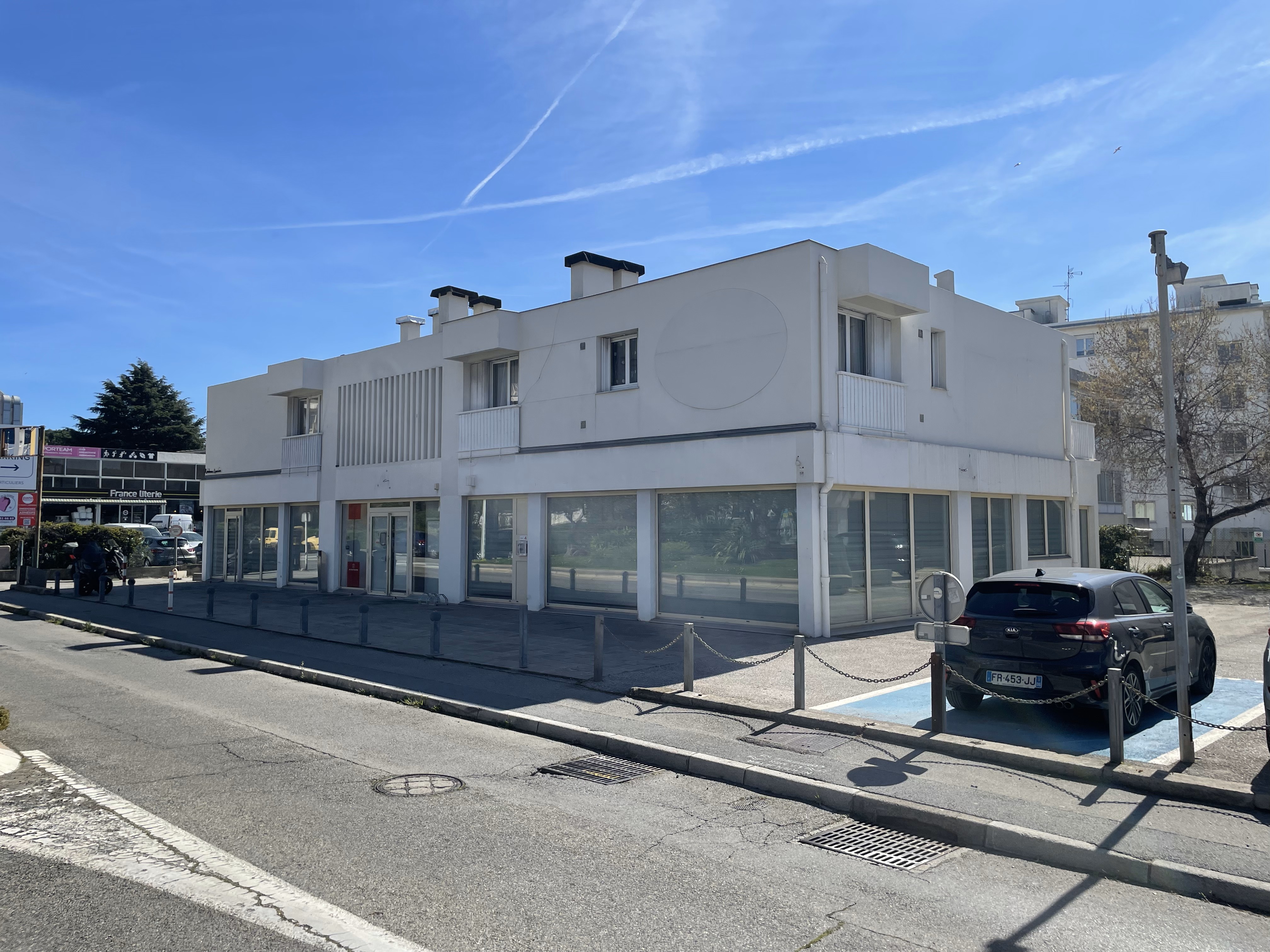 Location pure Local commercial 241 m² Saint-Laurent-du-Var