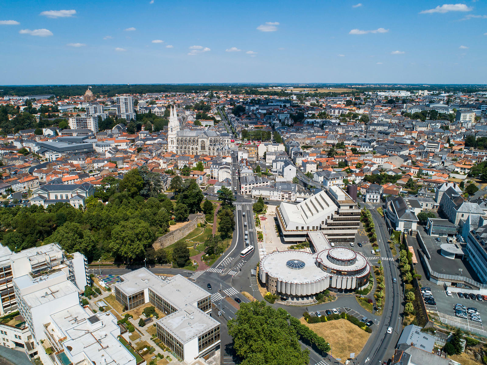 Vente de murs libres Entrepôt 1 000 m² Cholet