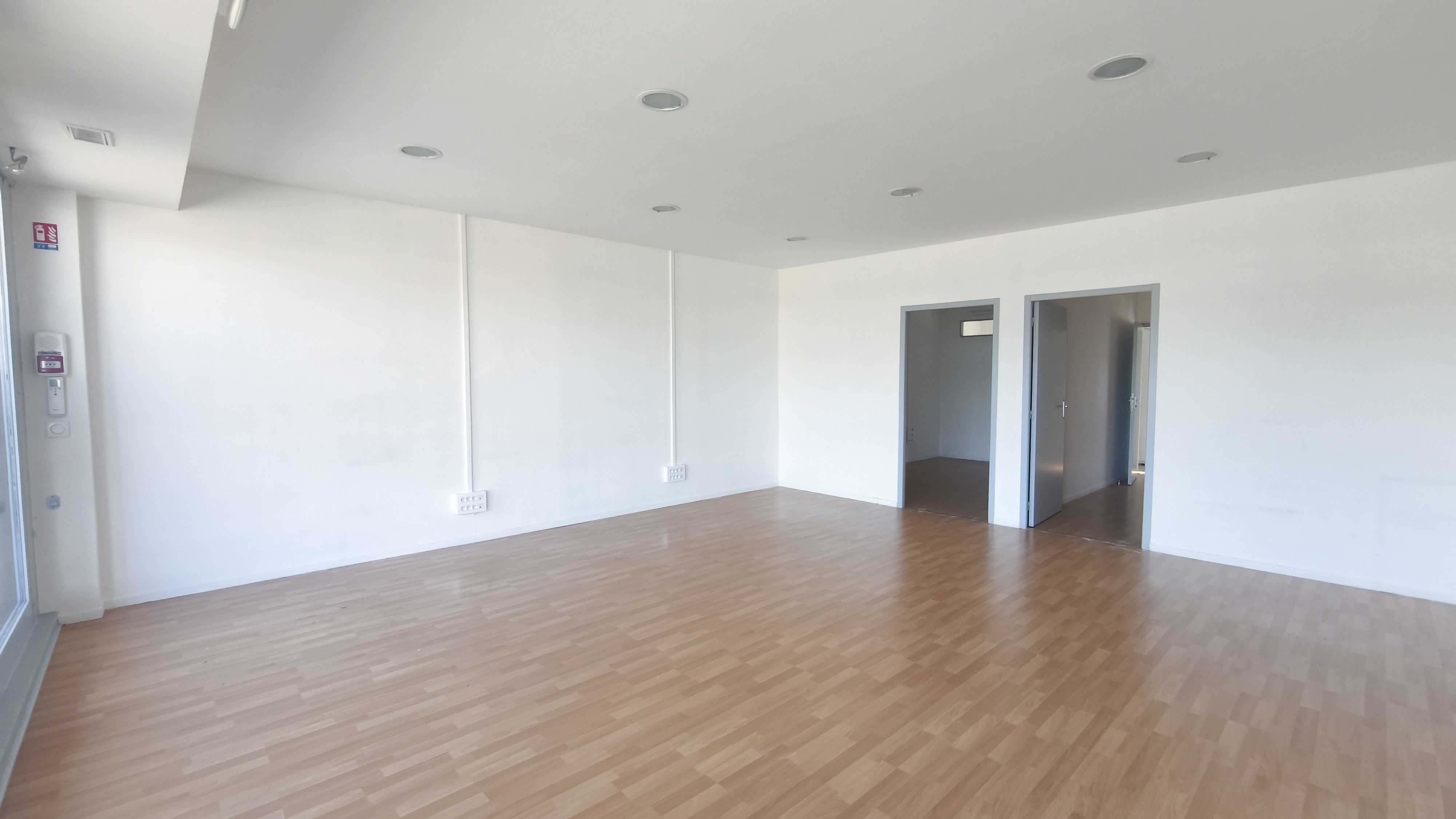 Location pure Local commercial 127 m² Besançon - 3