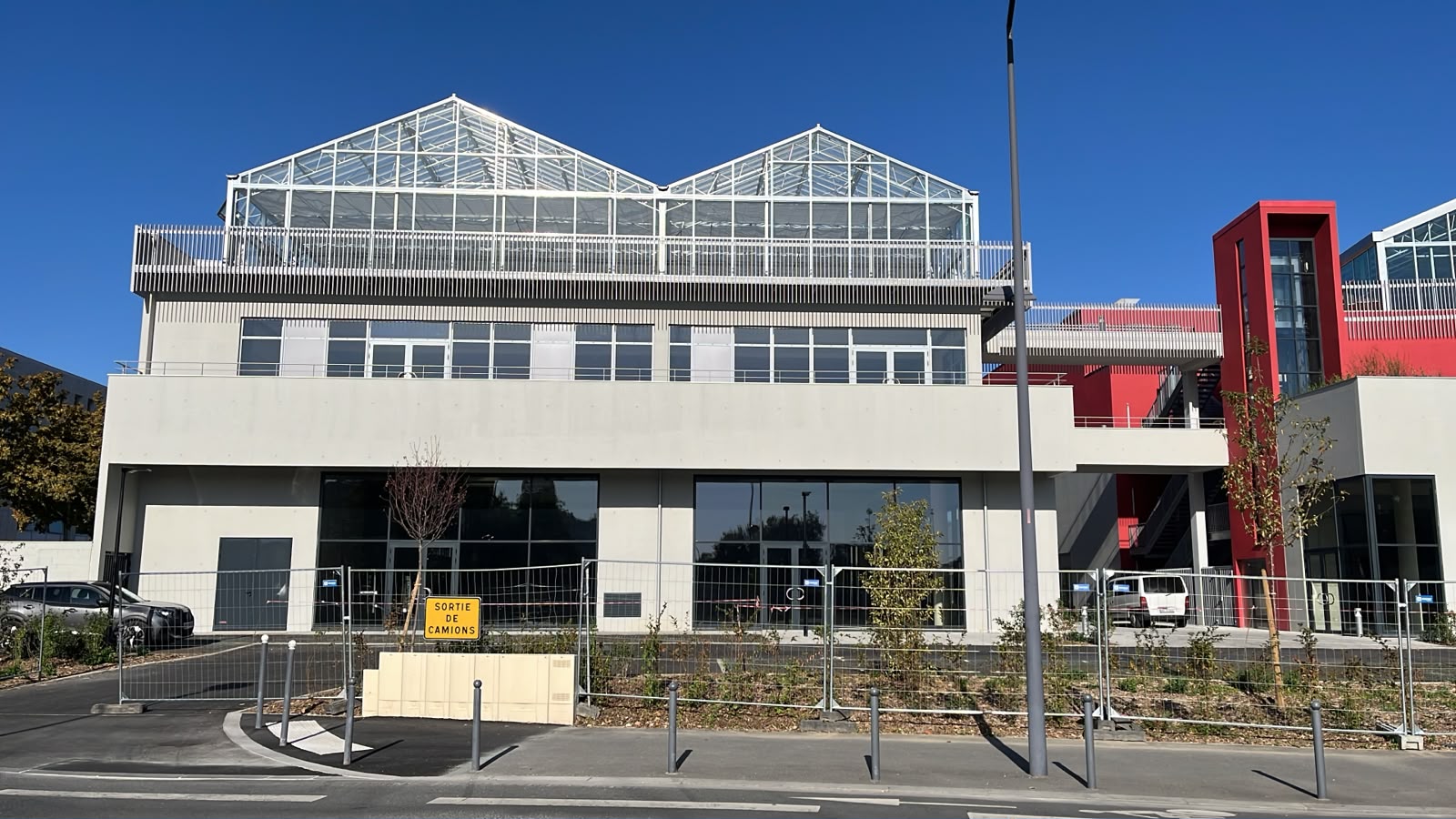 Location pure Local commercial 700 m² Villeneuve-la-Garenne