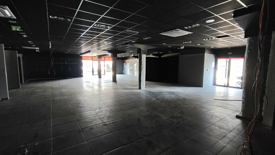 Location pure Local commercial 489 m² Saint-Genis-Pouilly - 3