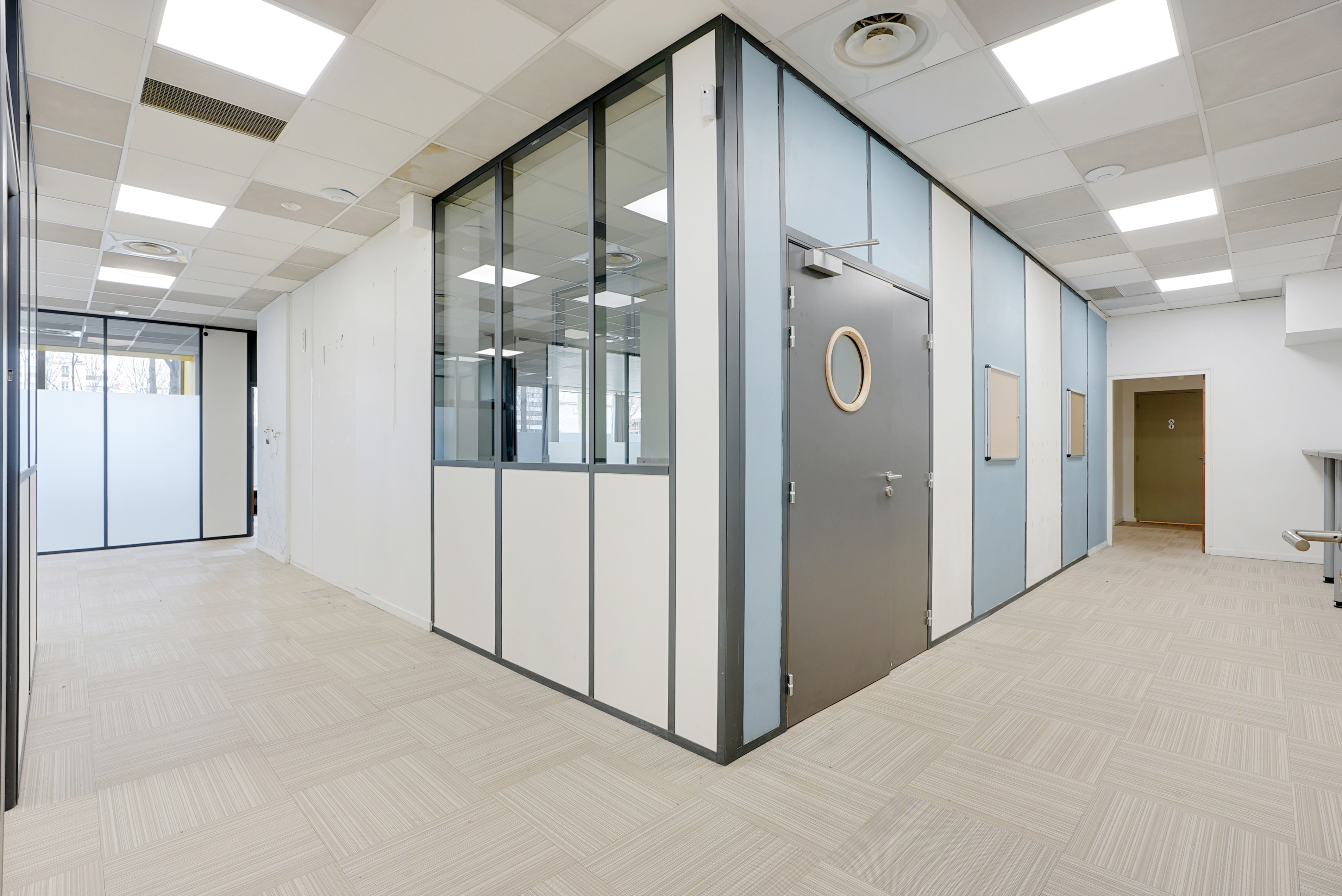 Location pure Local commercial 550 m² Paris - 2