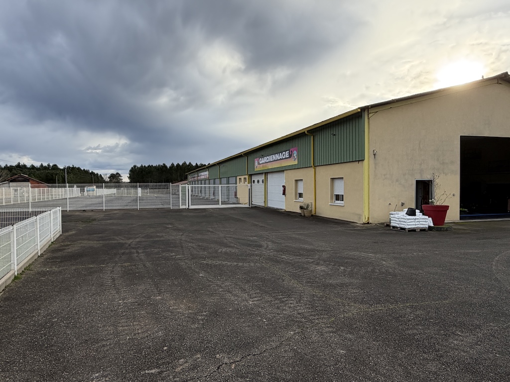 Vente de murs libres Entrepôt 5 400 m² Saint-Julien-en-Born