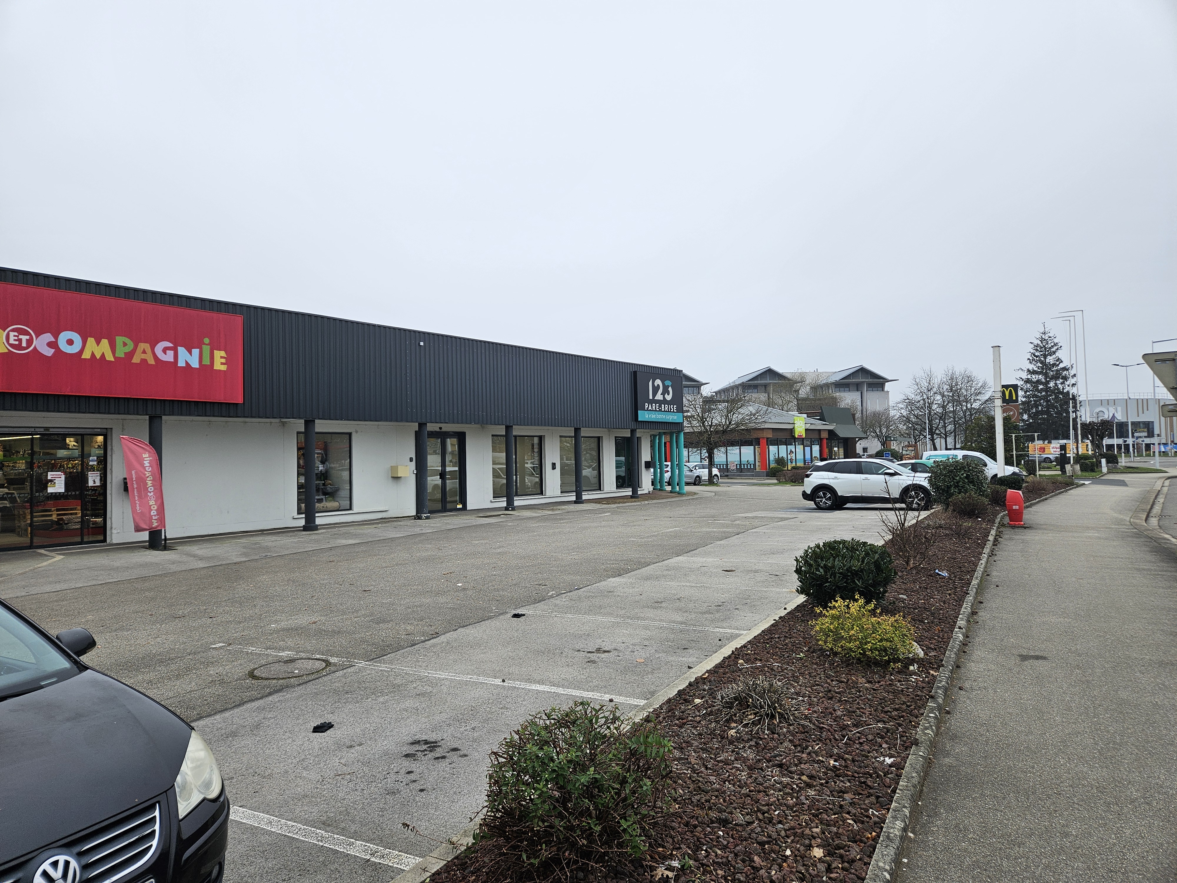 Location pure Local commercial 361 m² Bourg-en-Bresse - 5