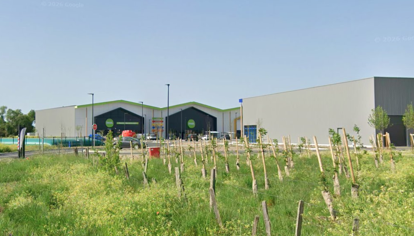 Location pure Local commercial 1 000 m² Virsac