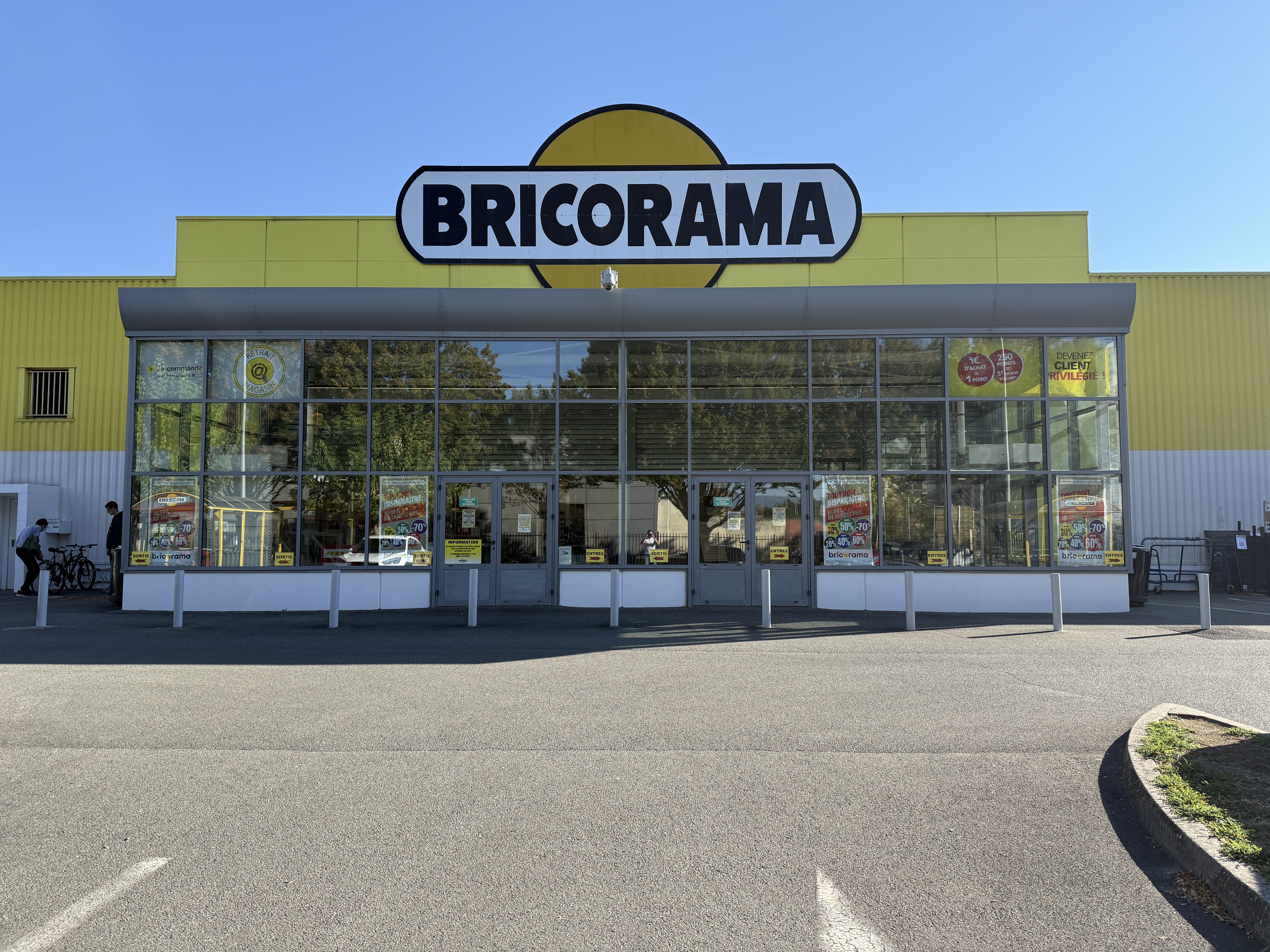 Location pure Local commercial 3 253 m² Roanne