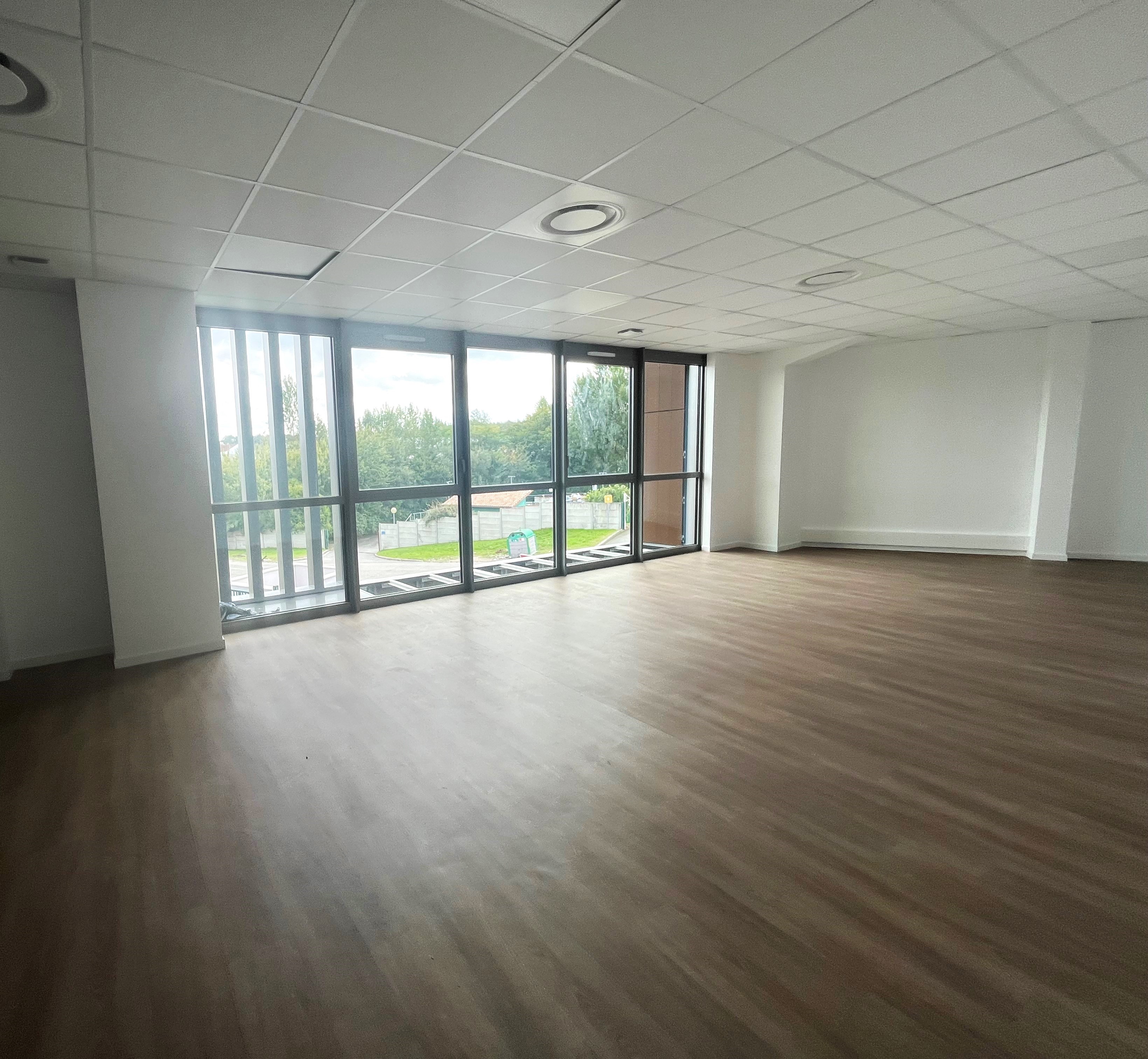 Location Entrepôt 4 445 m² Tresses - 2