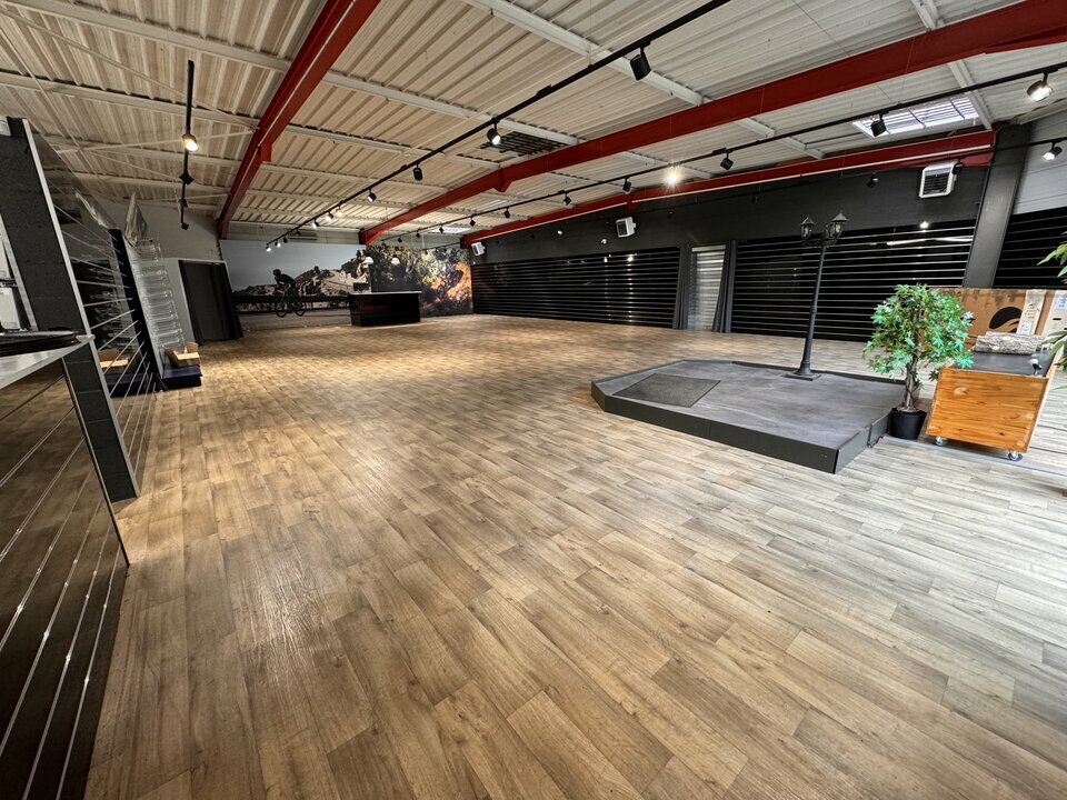 Location pure Local commercial 280 m² Feytiat - 2