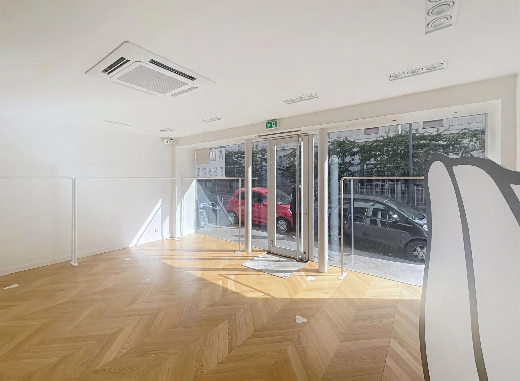 Location pure Local commercial 55 m² Paris