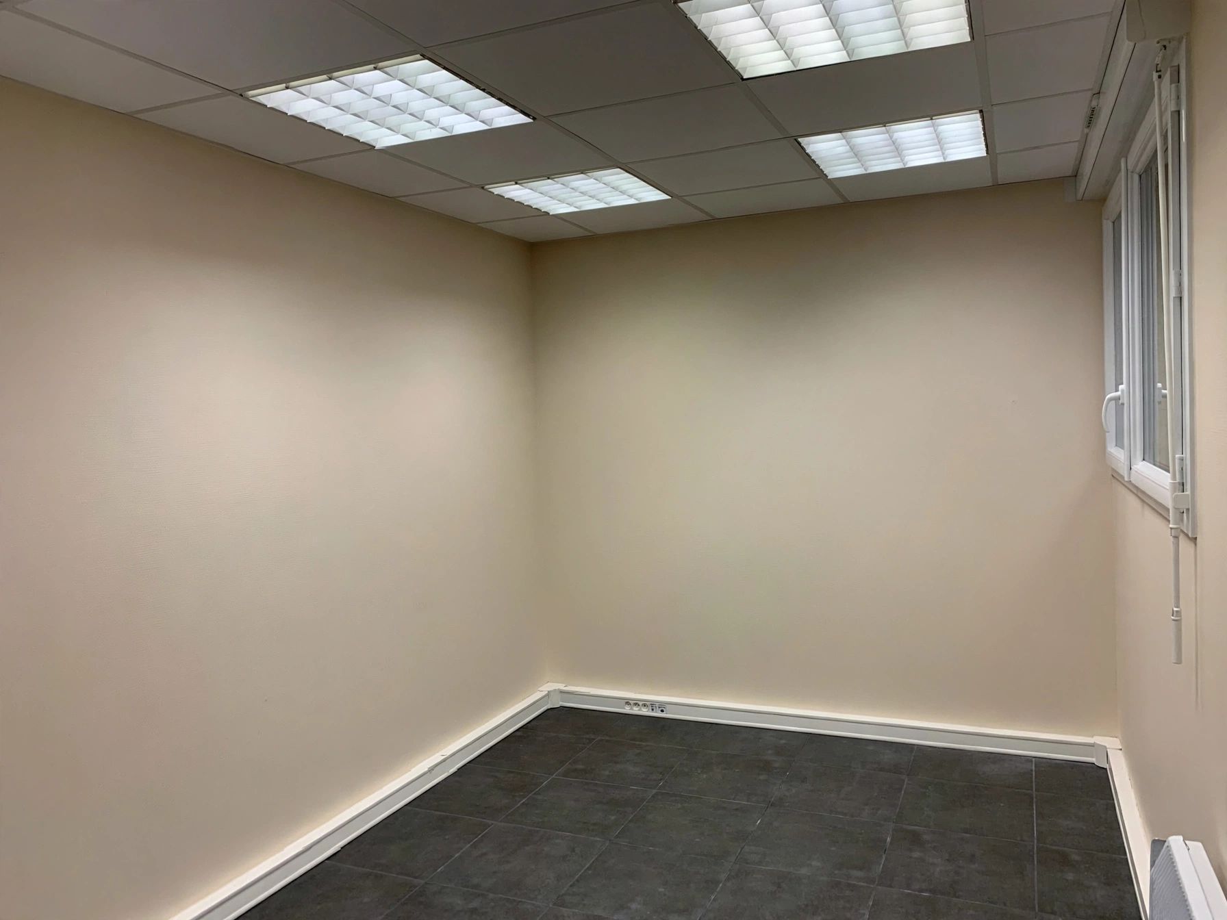 Location Entrepôt 180 m² Ifs - 4