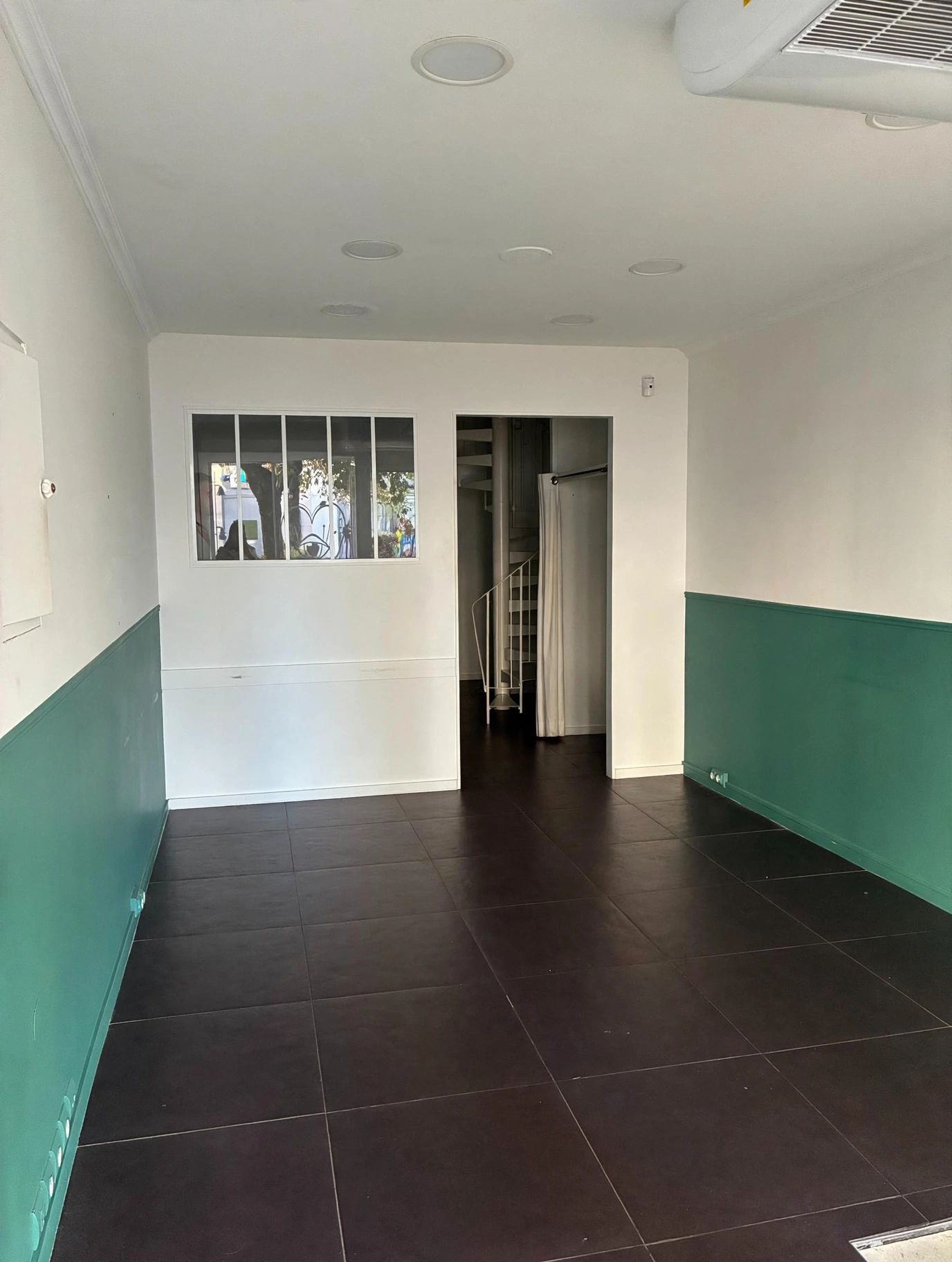 Location pure Local commercial 56 m² Bourg-en-Bresse - 3