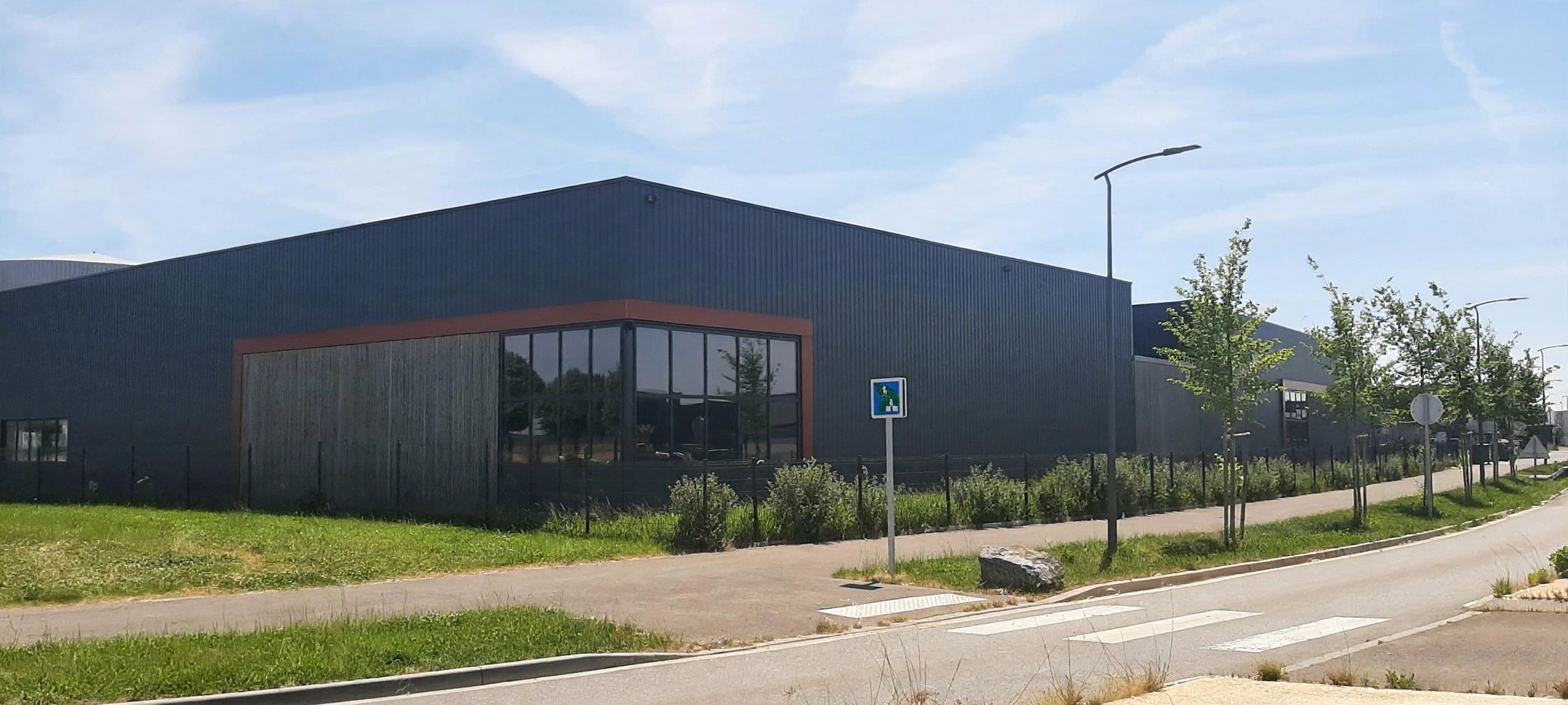 Location pure Local commercial 600 m² Colombelles