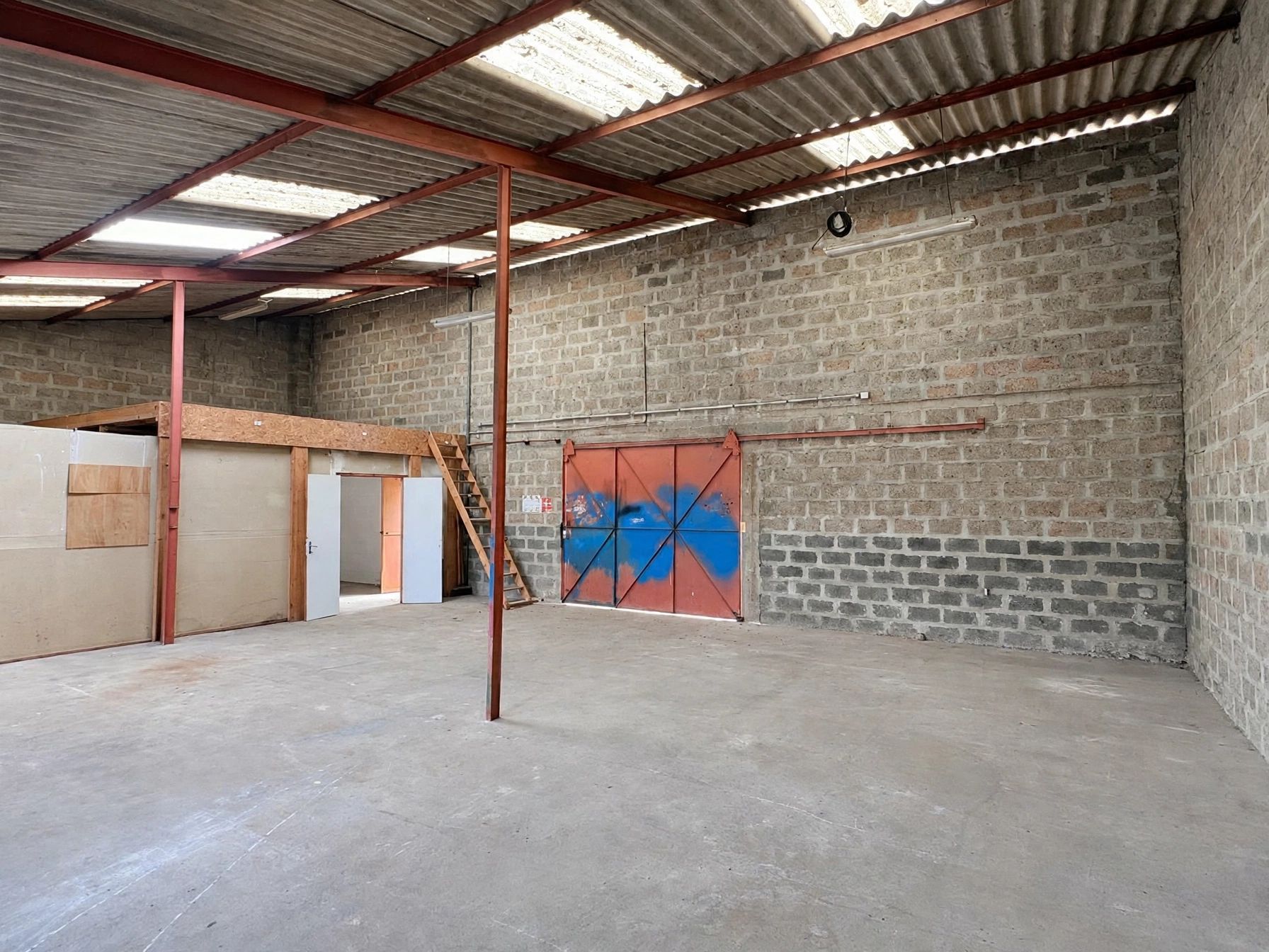Location Entrepôt 150 m² Caen - 2