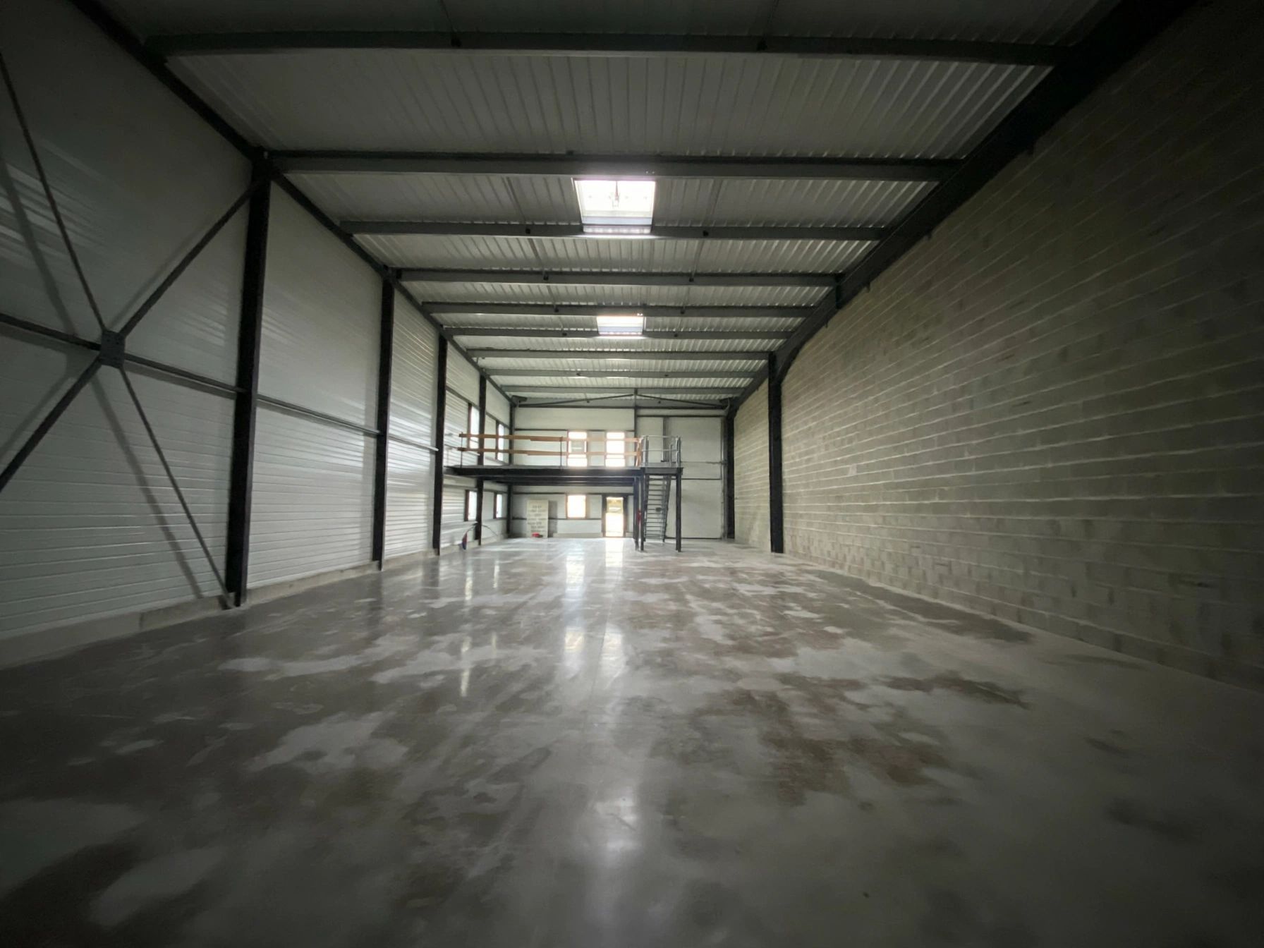 Location Entrepôt 362 m² Bretteville-sur-Odon - 4