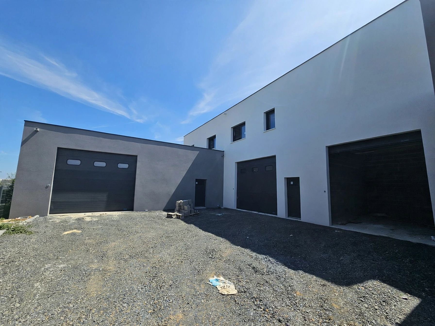 Location Entrepôt 107 m² Bénouville