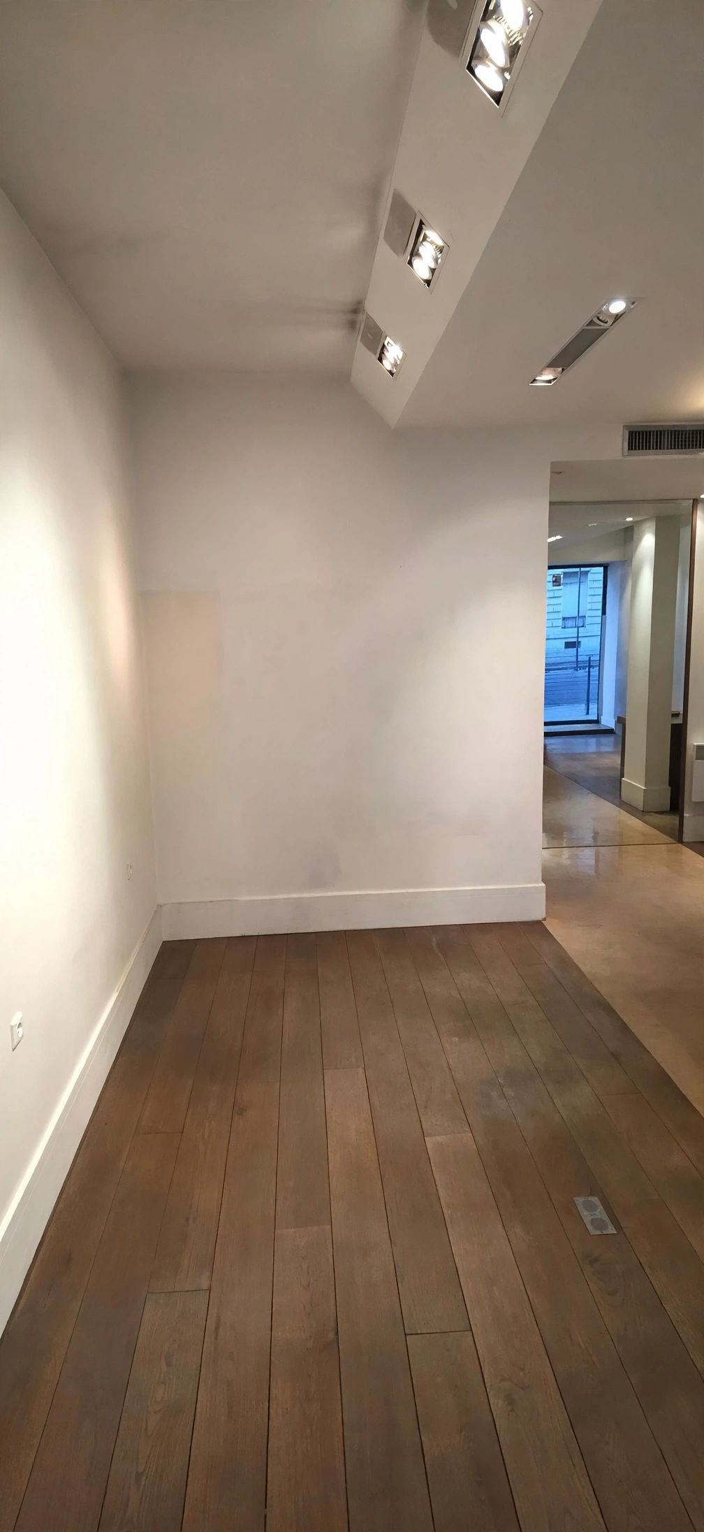 Location pure Local commercial 70 m² Paris - 7