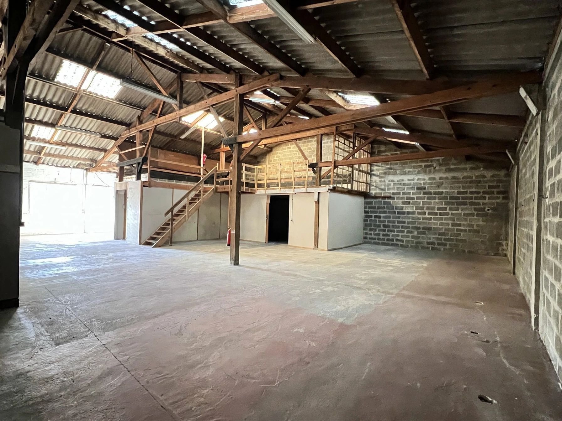 Location Entrepôt 440 m² Caen