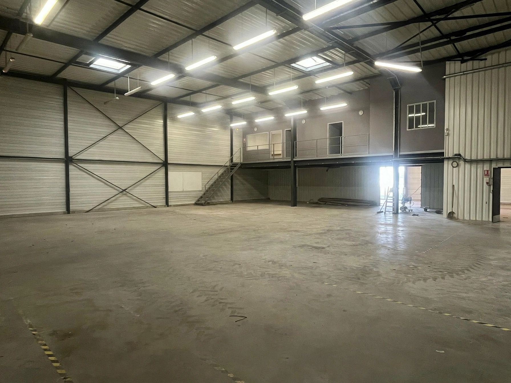 Location Entrepôt 830 m² Ifs - 10