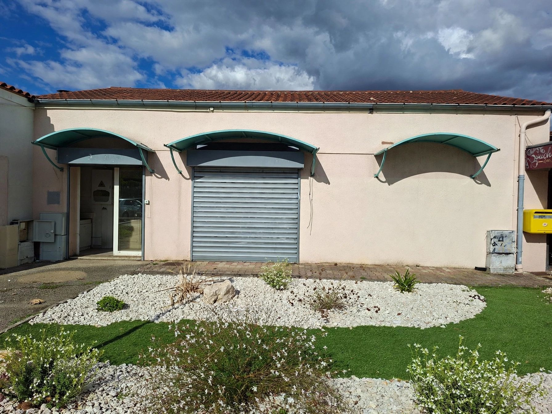 Location pure Local commercial 155 m² Sérézin-du-Rhône - 3