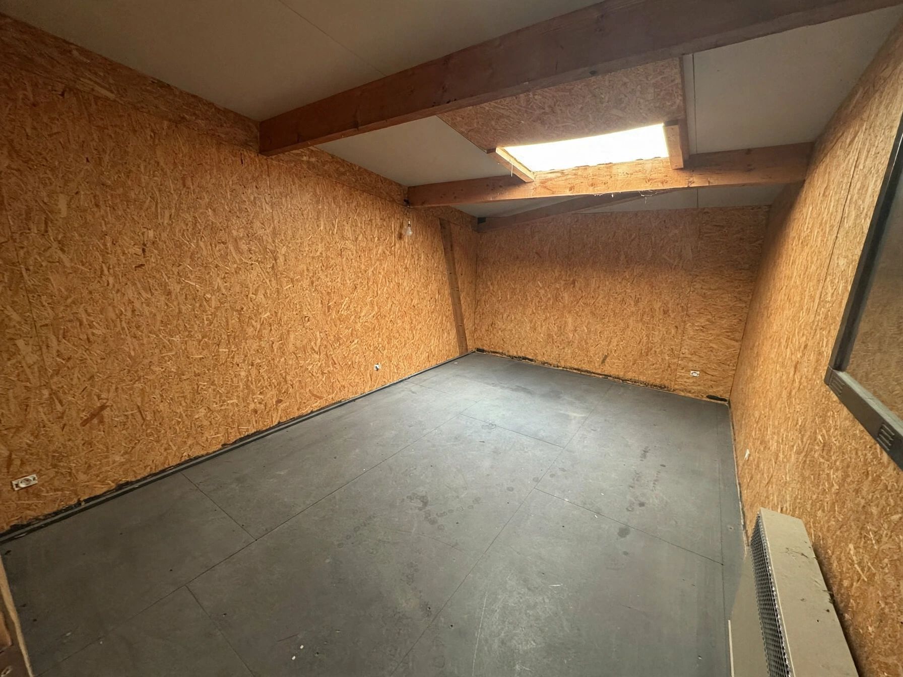 Location Entrepôt 202 m² Démouville - 9