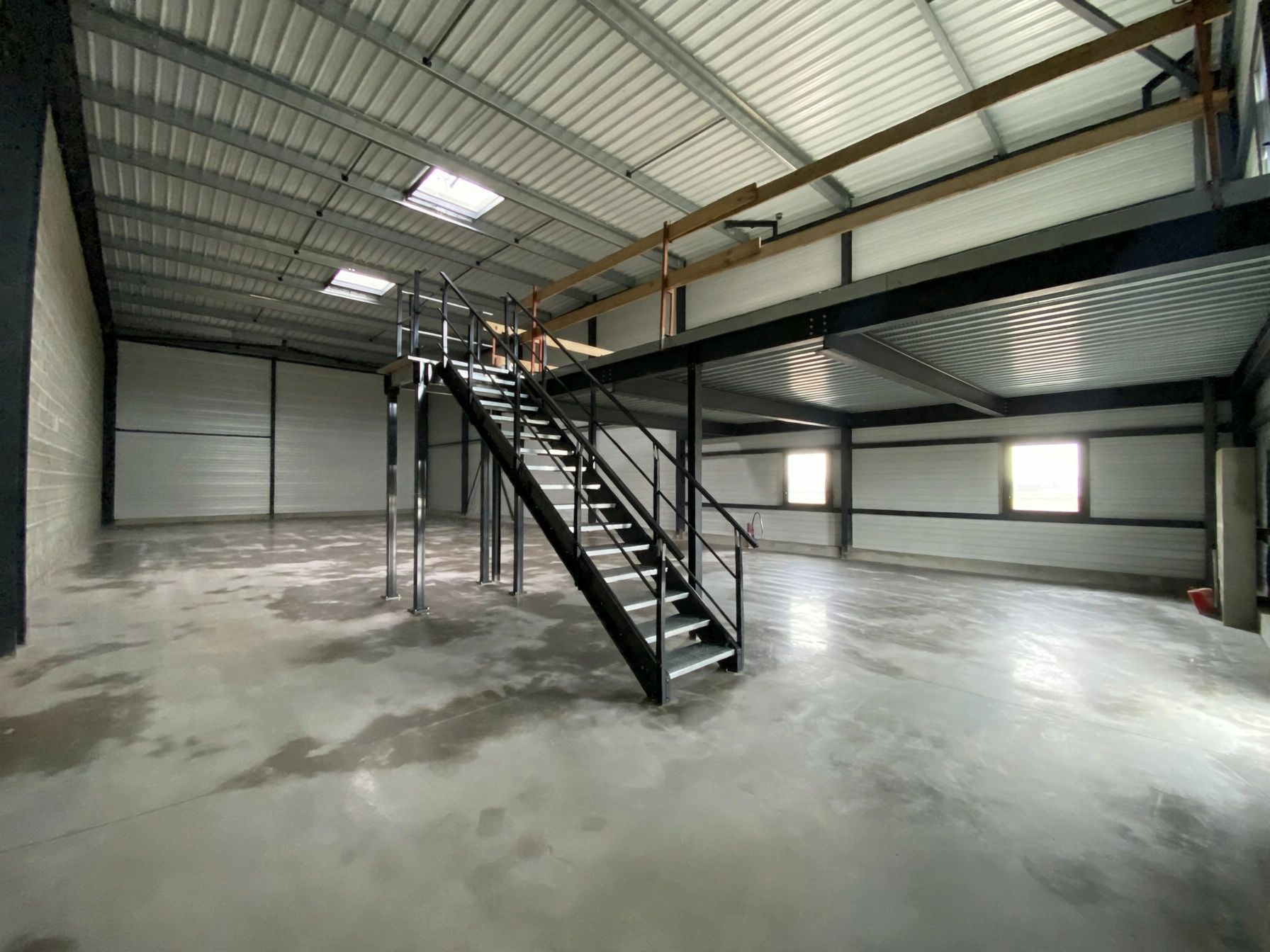 Location Entrepôt 362 m² Bretteville-sur-Odon - 2