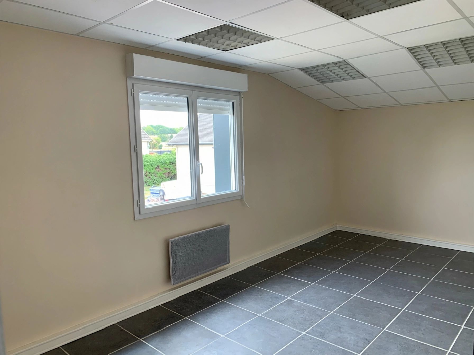 Location Entrepôt 180 m² Ifs - 2