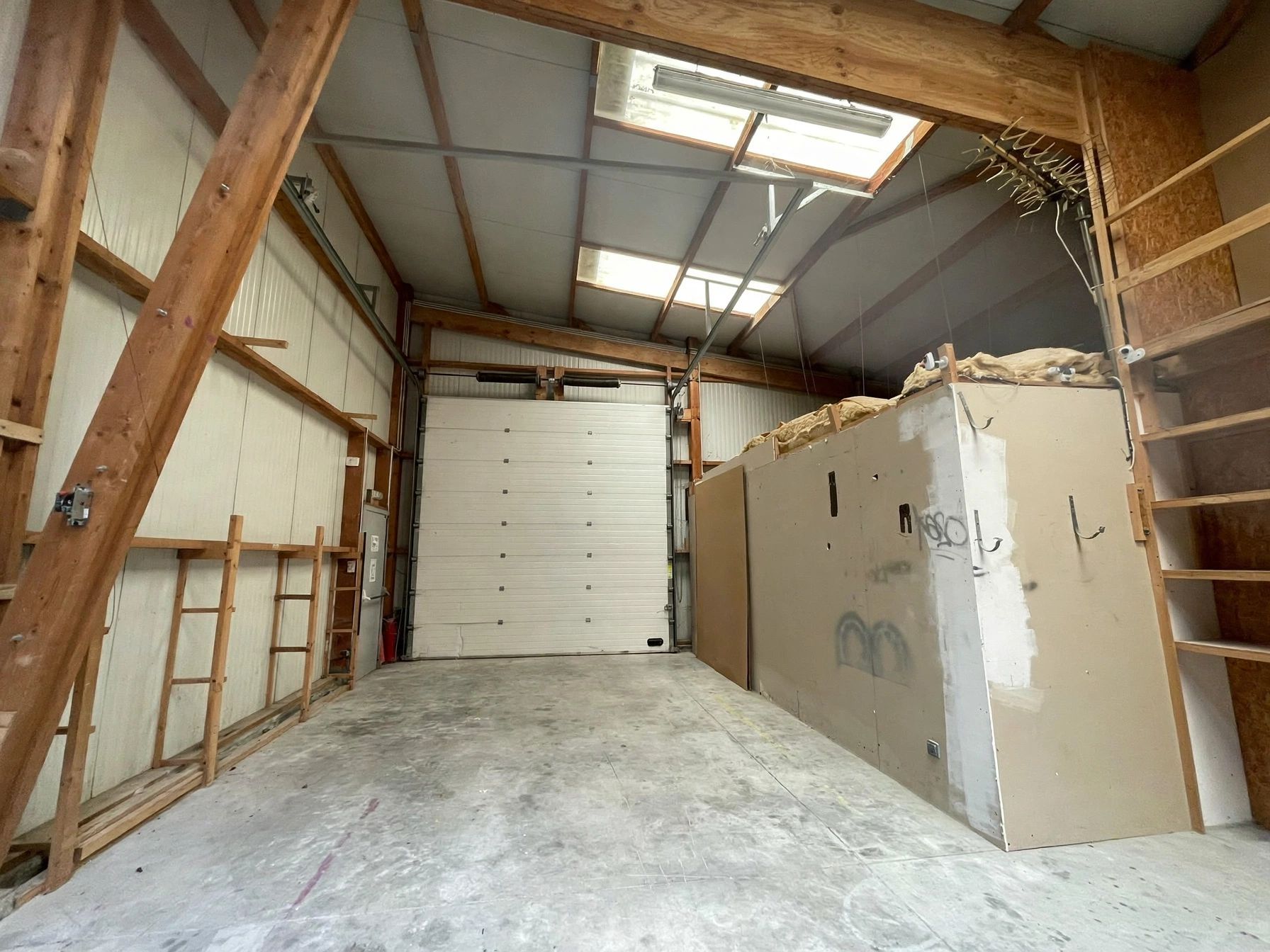 Location Entrepôt 202 m² Démouville - 2