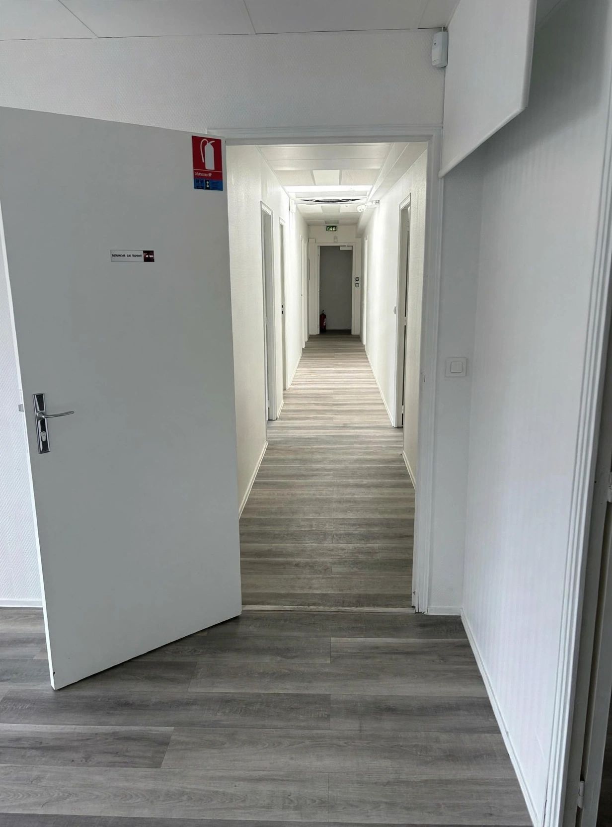 Location Entrepôt 871 m² Montreuil - 2