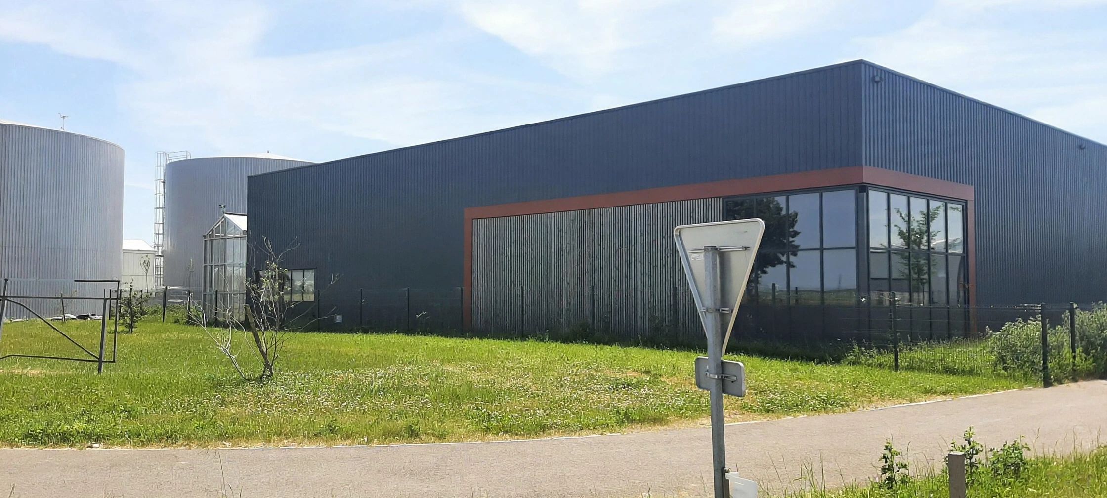 Location pure Local commercial 600 m² Colombelles - 2