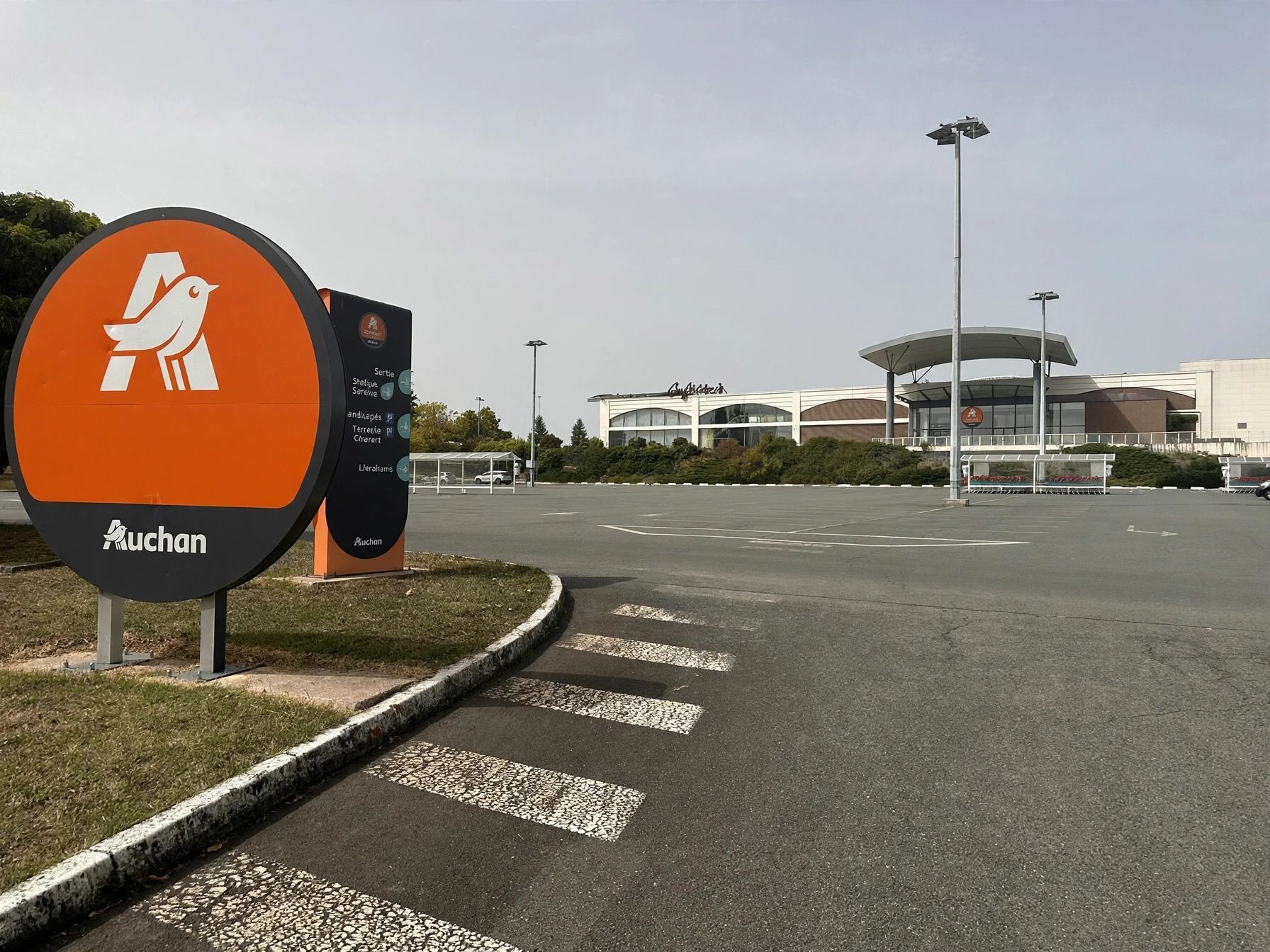 Location pure Local commercial 228 m² Domérat