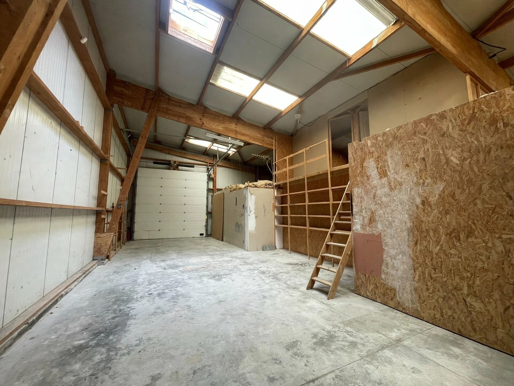 Location Entrepôt 202 m² Démouville - 4