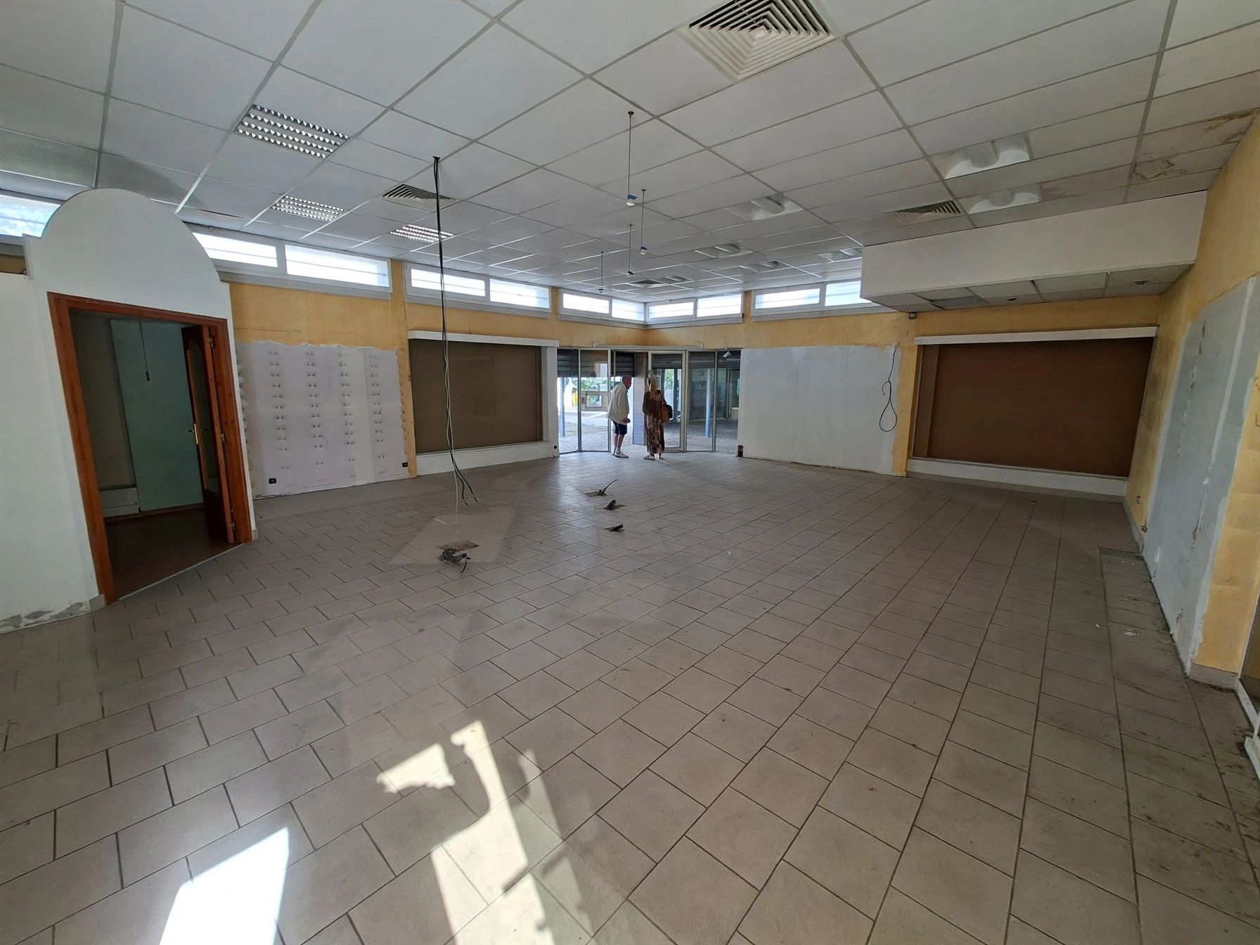 Location pure Local commercial 155 m² Sérézin-du-Rhône - 4