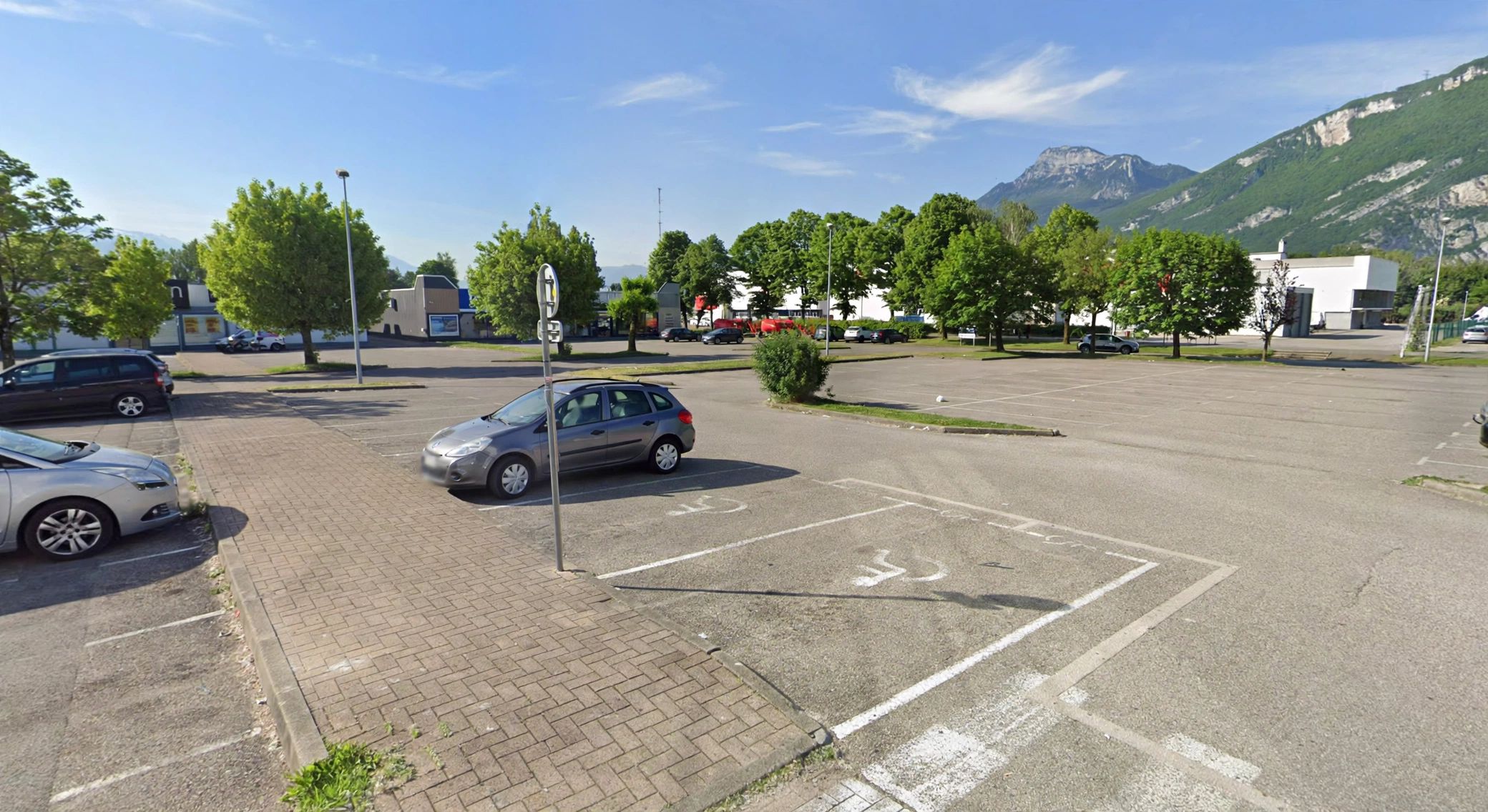 Vente de droit au bail Local commercial 750 m² Saint-Égrève